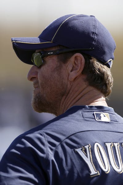 Milwaukee Brewers Robin Yount is seen during spring training baseball Saturday, Feb. 25, 2012, in Phoenix.(AP Photo/Paul Connors) ORG XMIT: OTKPC204