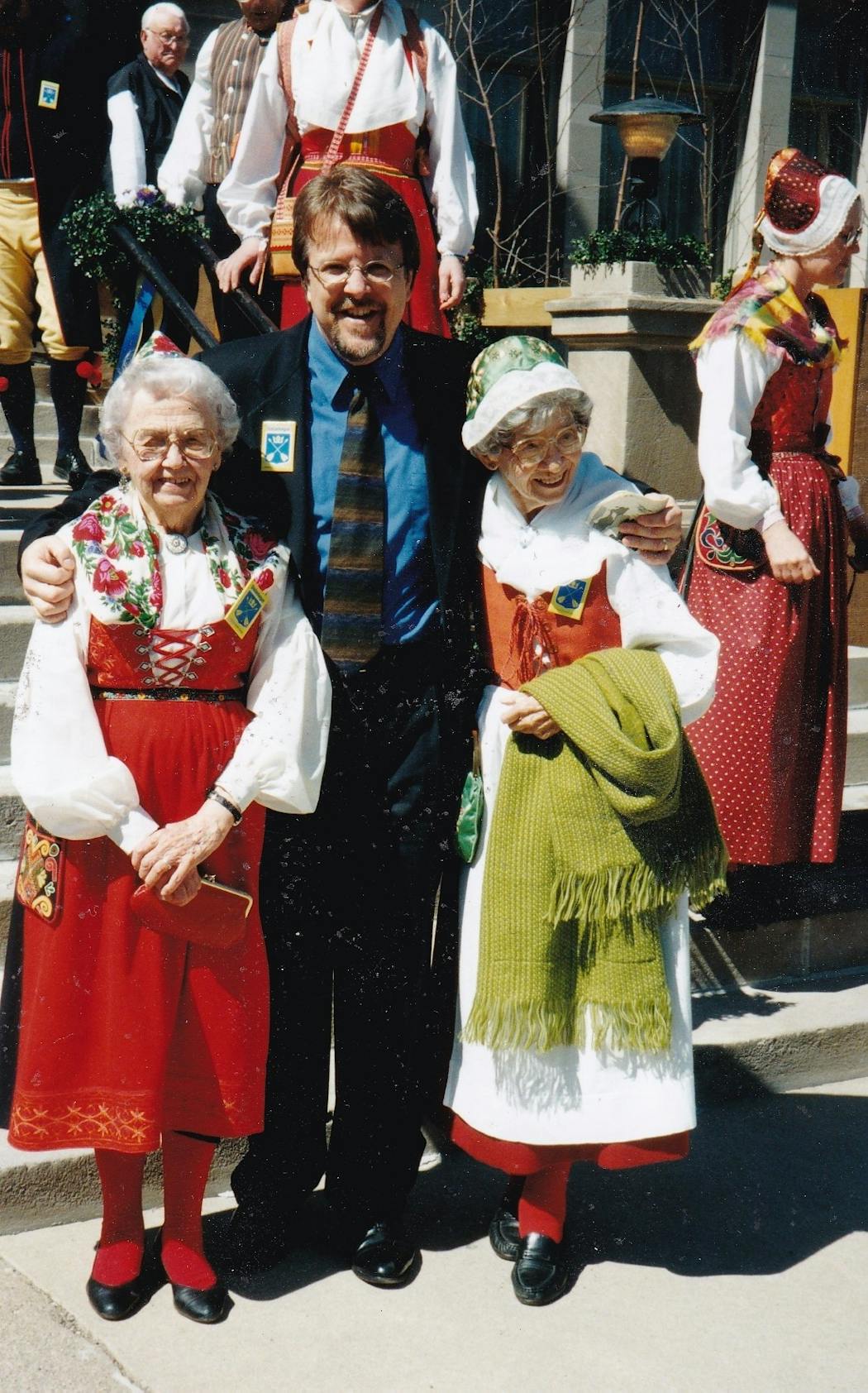 Bruce Karstadt posed with guests at a 1998 celebration at the American Swedish Institute.