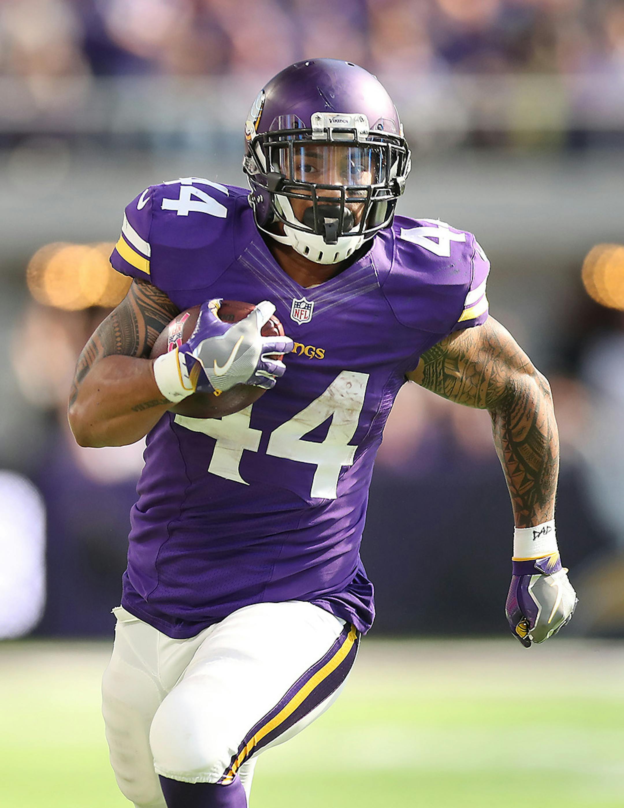 Minnesota Vikings running back Matt Asiata ran the ball just short of the end zone during the third quarter as the Vikings took on the Houston Texans at US Bank Stadium, Sunday, October 9, 2016 in Minneapolis, MN. ] (ELIZABETH FLORES/STAR TRIBUNE) ELIZABETH FLORES • eflores@startribune.com