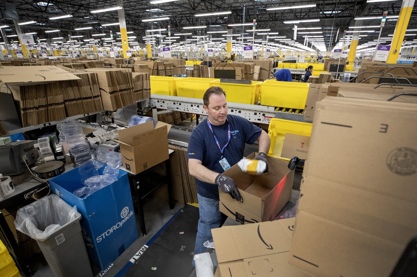 Chris Imperiale boxed up items for shipment in the packing area at the Amazon fulfillment center in Shakopee. ] CARLOS GONZALEZ • cgonzalez@startribune.com – Shakopee, MN – May 8, 2019, Tour Amazon fulfillment center in Shakopee