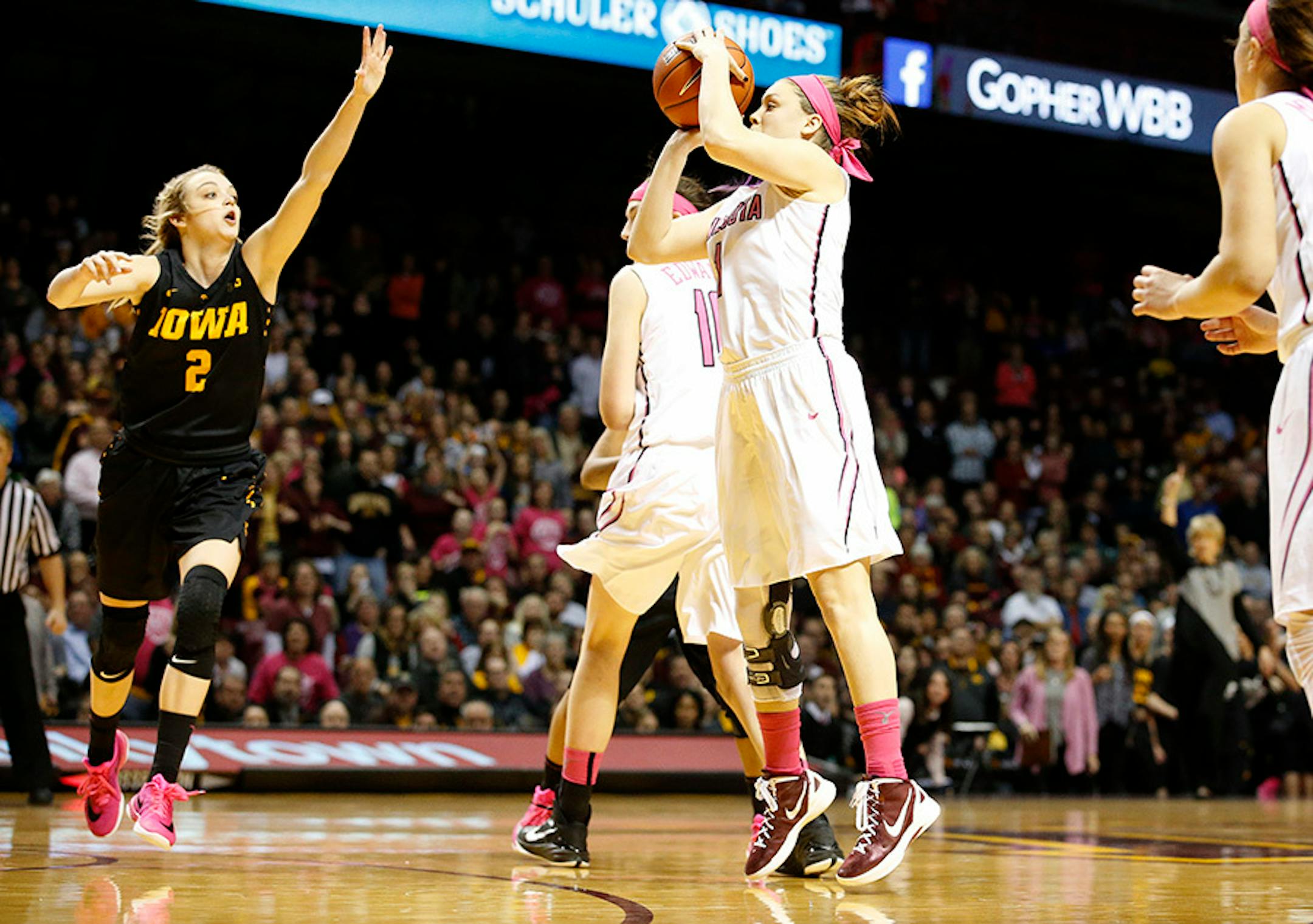 Rachel Banham (1) shot a three pointer in the in the final second of the game. Minnesota beat Iowa by a final score of 78-76. Banham finished with 35 points.