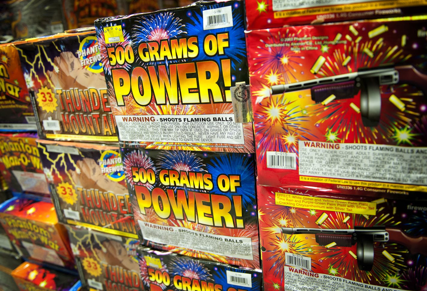 500-gram fireworks may become legal in Minnesota. This 33-shot Pyrotechnic Pulverizer sells for $109.99 at the Phantom Fireworks at Roberts, Wisc. Monday, April 2, 2012. ] GLEN STUBBE * gstubbe@startribune.com