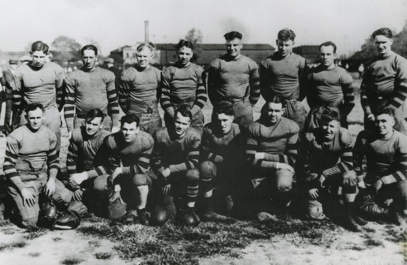 Minnesota's first NFL team, the Minneapolis Marines (1923 photo), played from 1921-24. They were resurrected as the Redjackets in 1929-30 and had a combined record of 6-33-4.