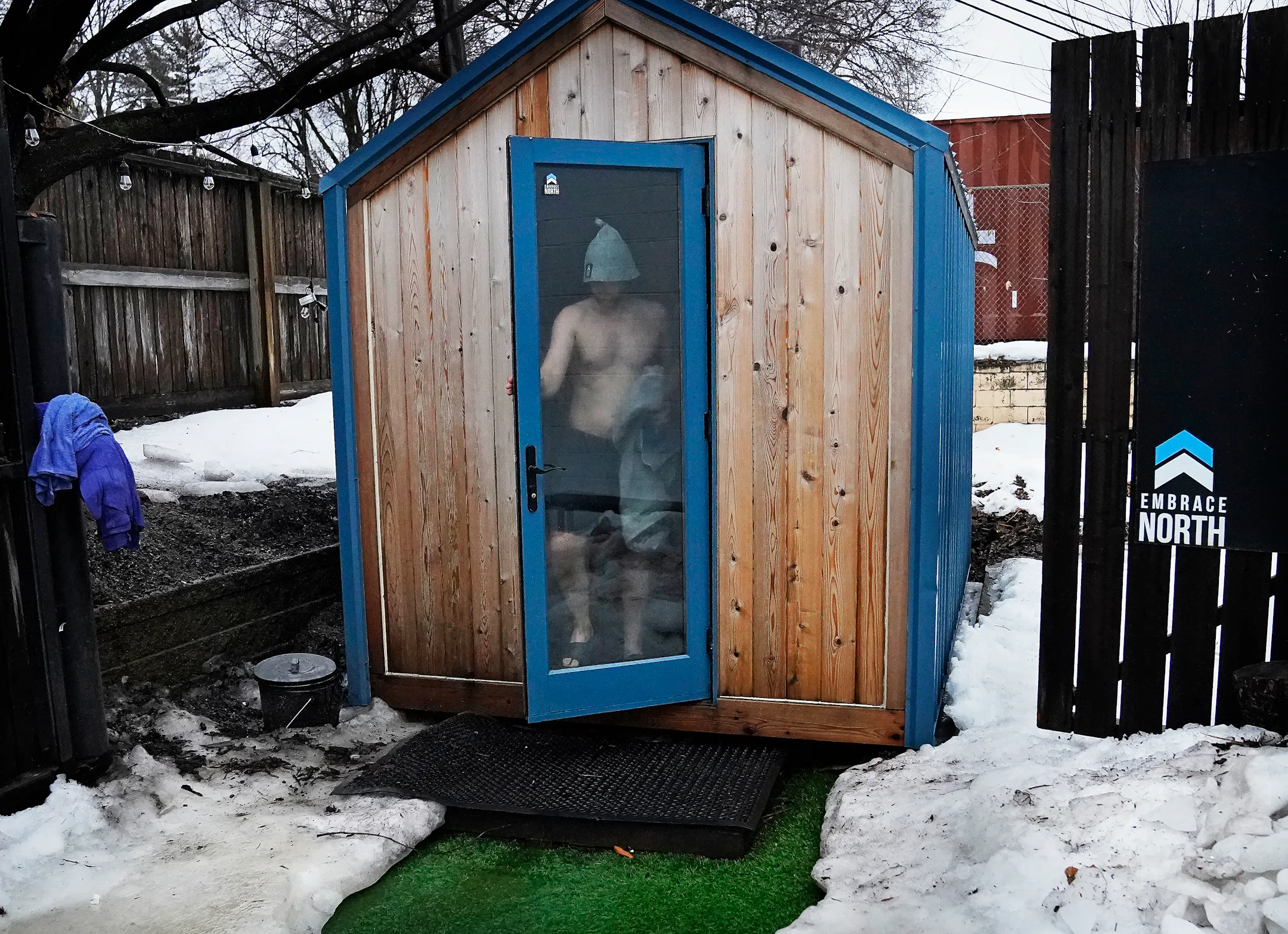 Minneapolis closing unlicensed Linden Hills sauna; owners fight city law