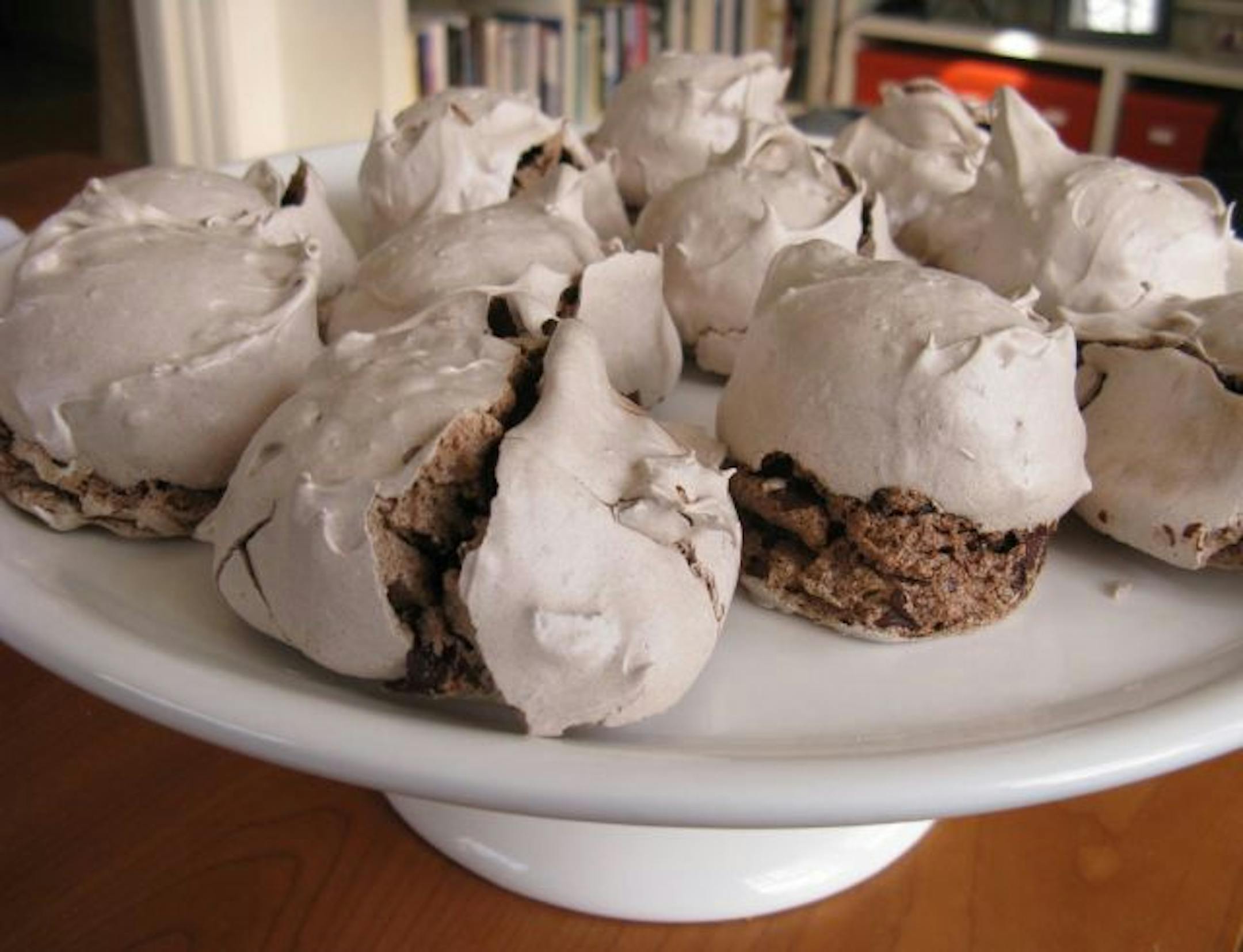 Chocolate meringue cookies