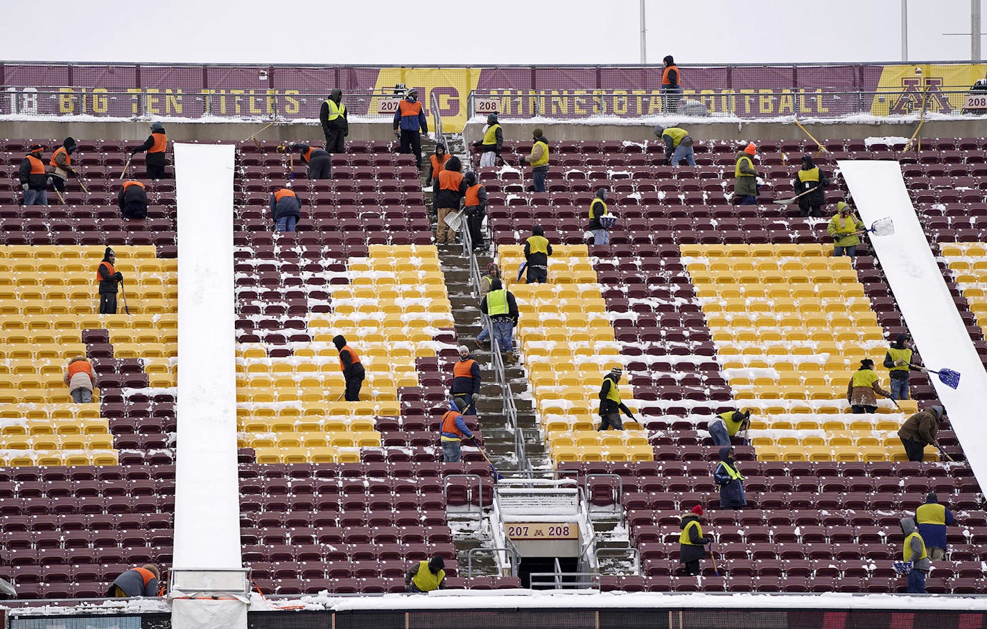 Workers cleared snow from the stands of TCF Bank Stadium after a snow storm. ] LEILA NAVIDI &#x2022; leila.navidi@startribune.com BACKGROUND INFORMATION: Workers cleared snow from the stands of TCF Bank Stadium at the University of Minnesota campus in Minneapolis after a snow storm on Wednesday, November 27, 2019. The largest November snowstorm in nine years socked the Twin Cities and much of southern and central Minnesota with heavy wet snow overnight Tuesday and into Wednesday.