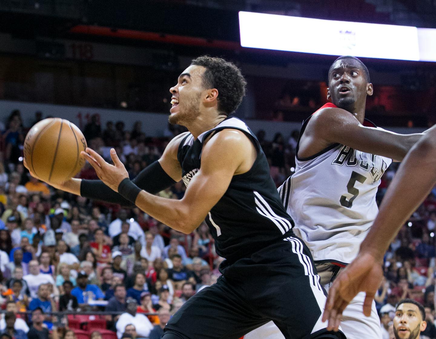 Timberwolves guard Tyus Jones sliced to the basket past Bulls forward Bobby Portis during the Summer League championship game in Las Vegas on Monday. Jones had 27 points and 10 assists, but the Wolves fell to the Bulls 84-82 in overtime.