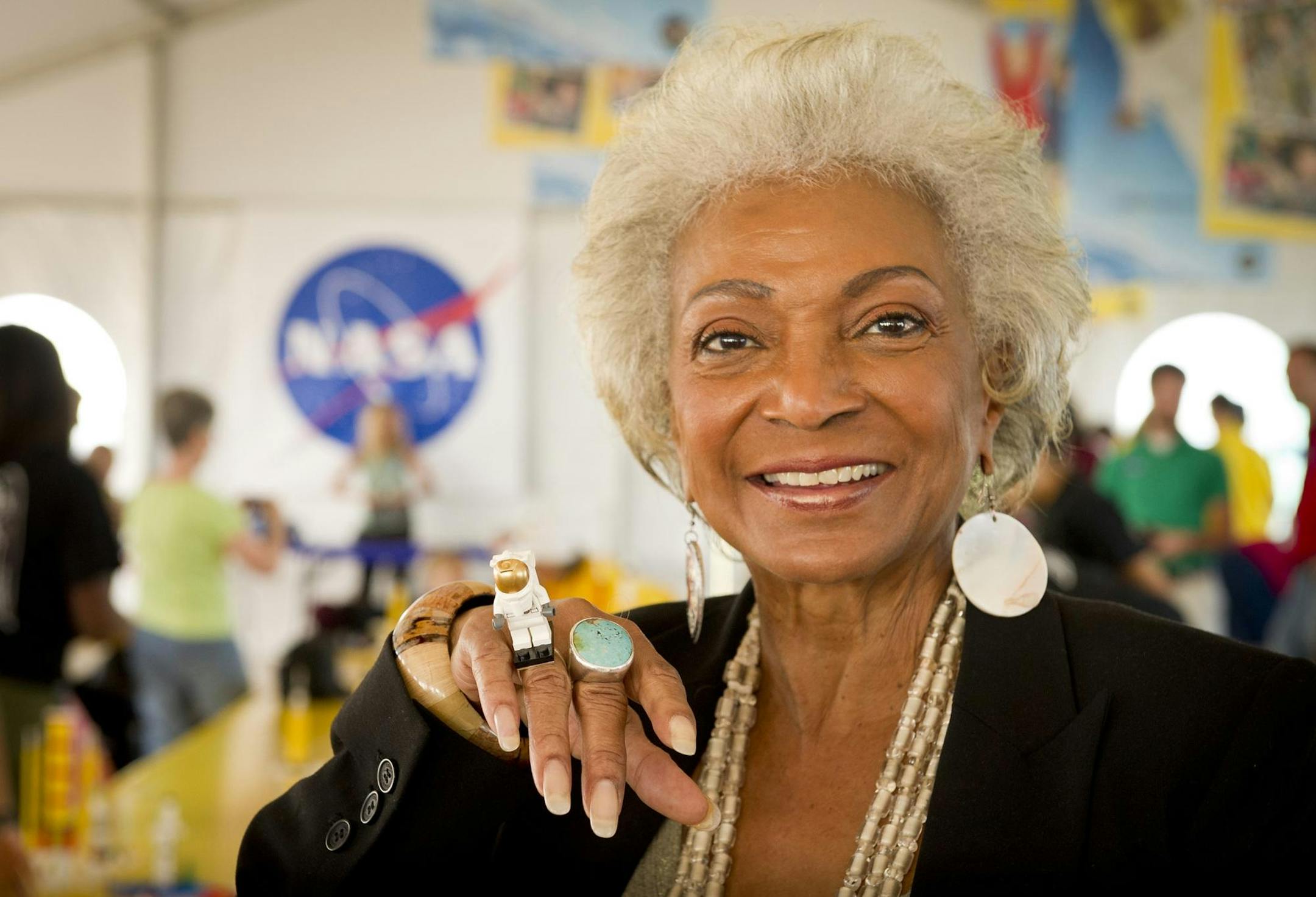 Nichelle Nichols appeared on the Wizard World Comic Con circuit.
