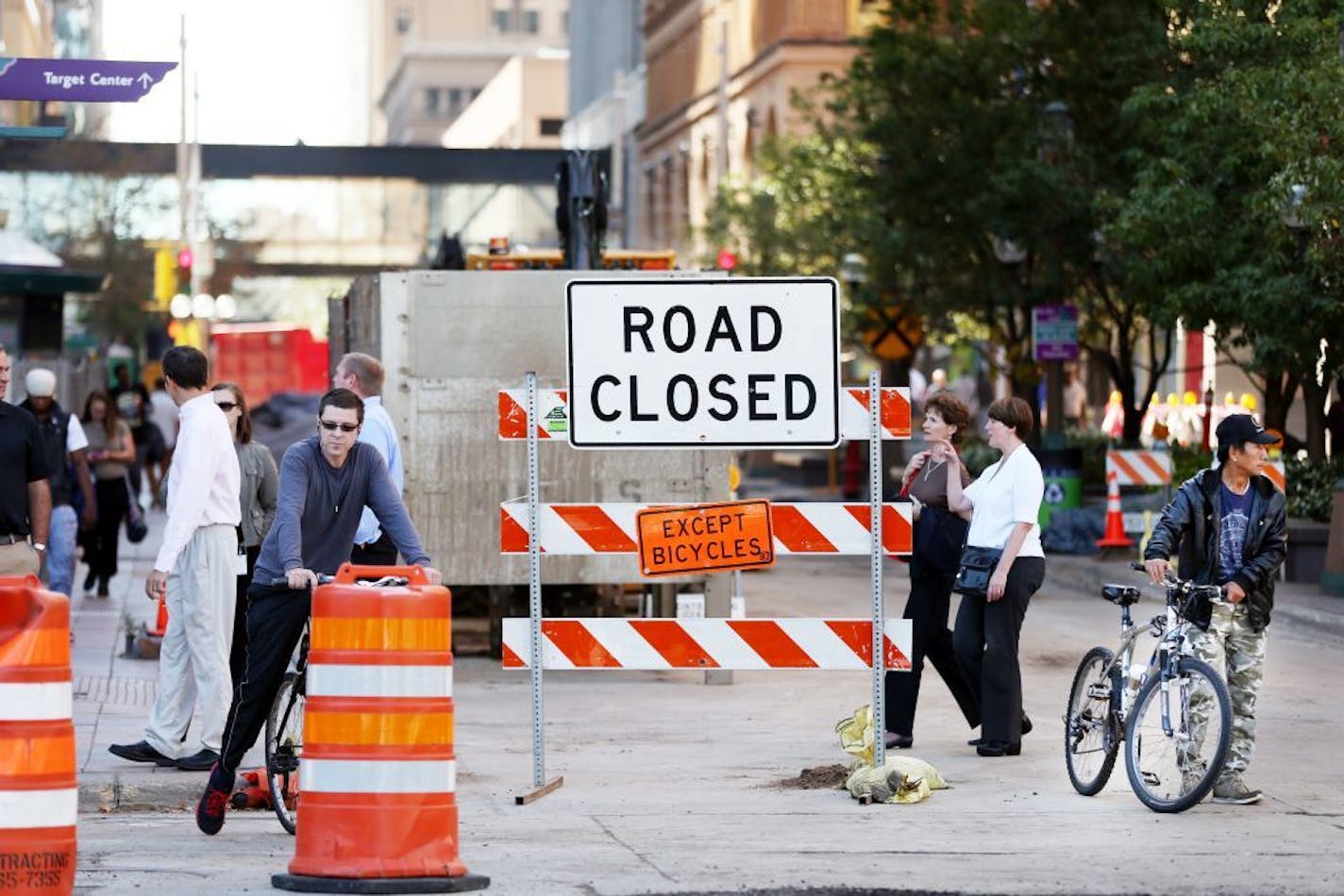 Heavy traffic on 4th street due road construction continued to cause delays in downtown Monday September 21, 2015 in Minneapolis, MN.