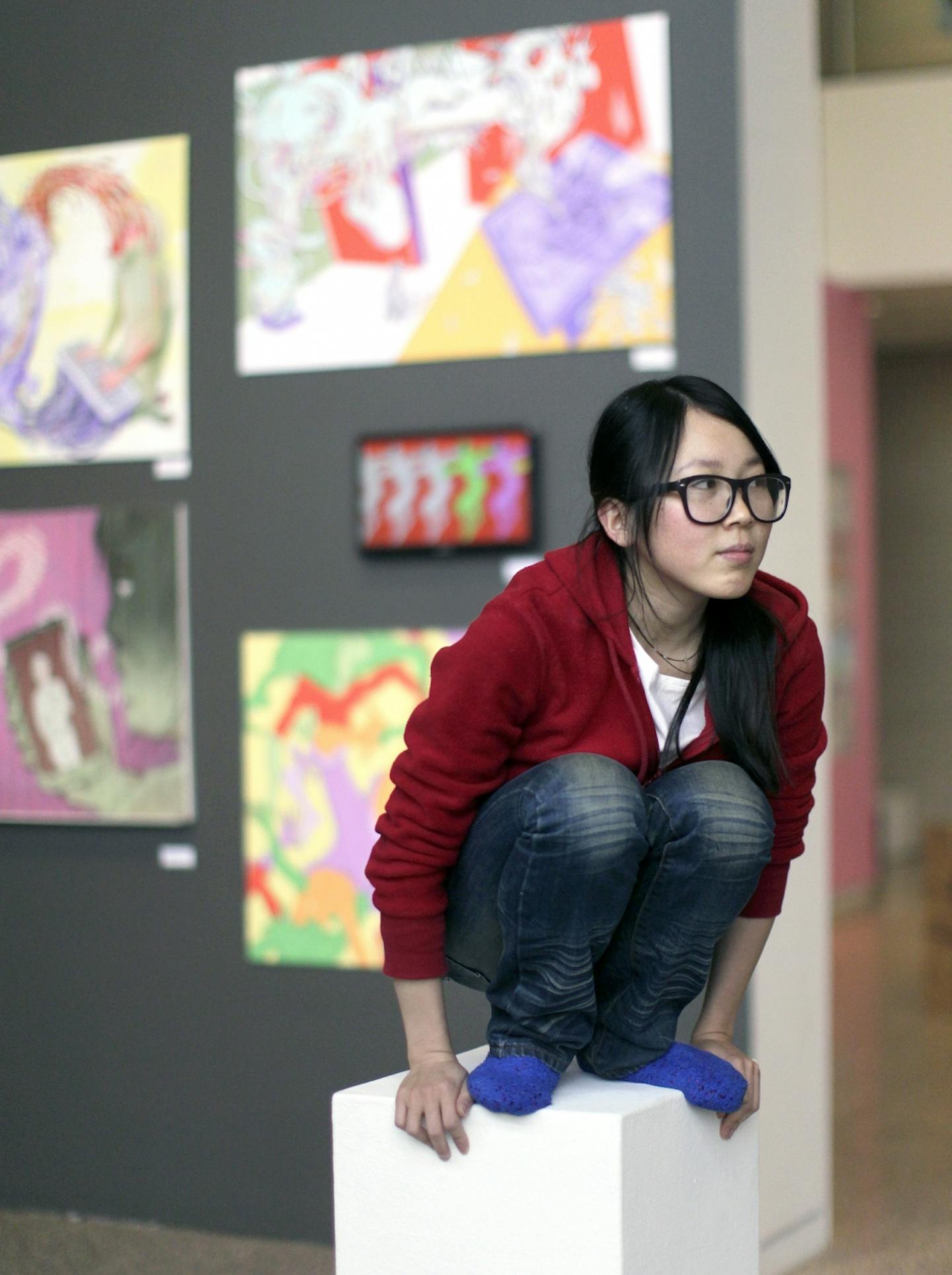 Li Zeng demonstrates owling.