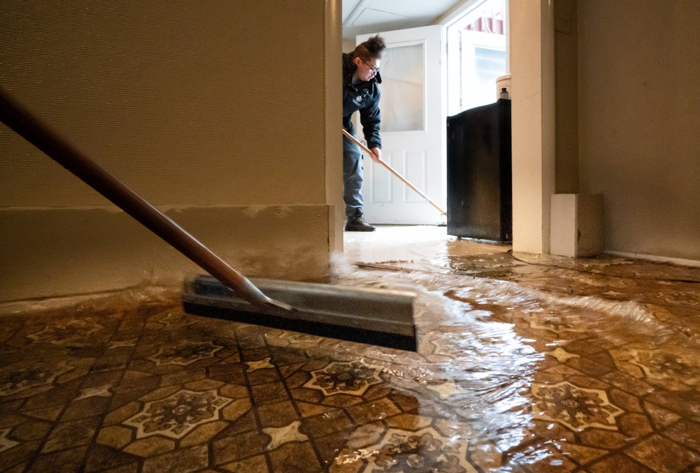 Josue Huerta of Service Restoration squeegeed a few inches of water from a flooded basement caused by melting snow and rain, in the west metro area. ] GLEN STUBBE &#x2022; glen.stubbe@startribune.com Thursday, March 14, 2019 Heavy rains and rapid run off from snow melt led to lots of ponding and potholes on metro area roads Thursday morning. Meanwhile, standing water is forcing MnDOT to close roads across southeastern Minnesota and while a snowstorm is bringing northwestern Minnesota to a halt.