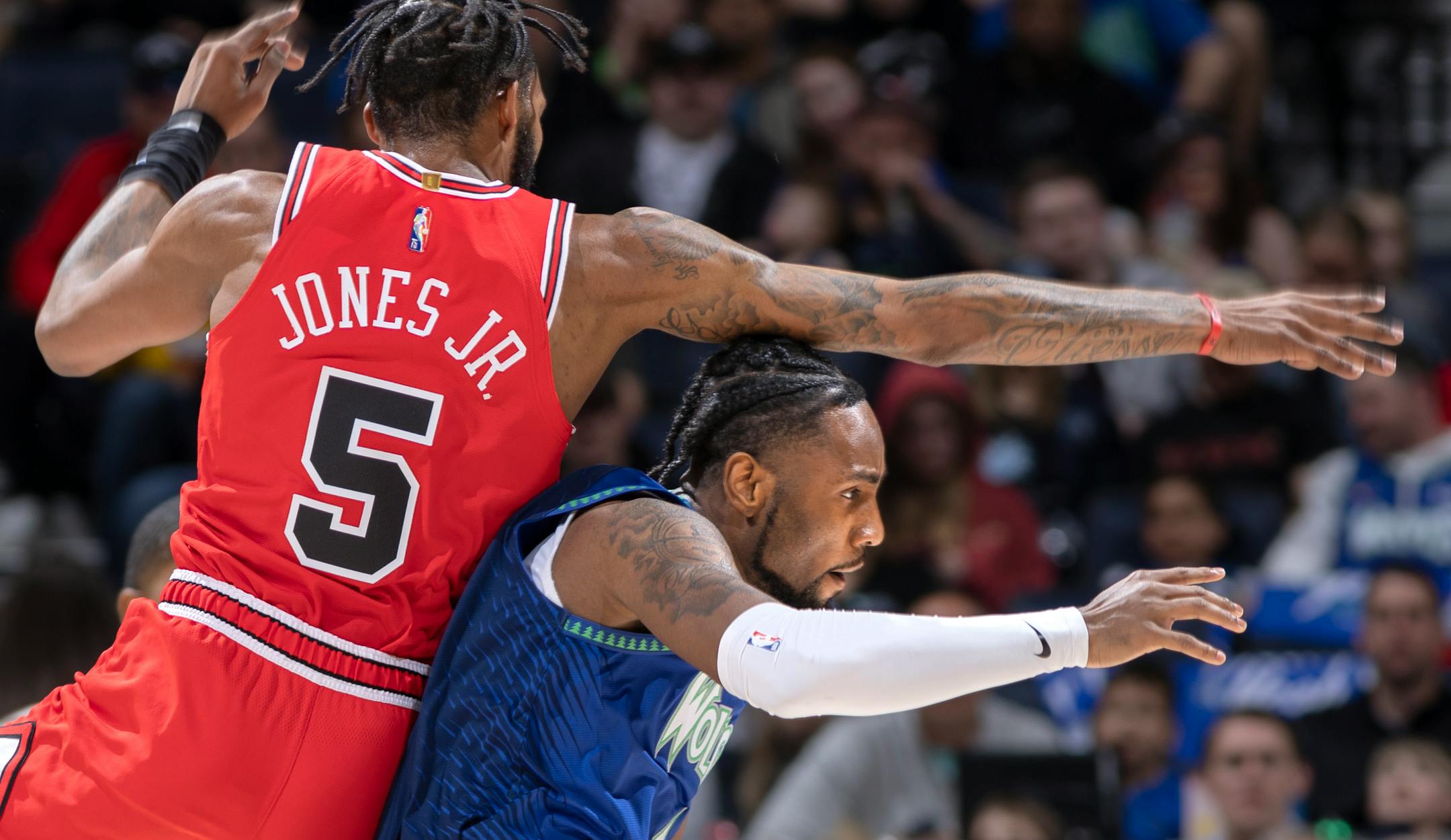 Derrick Jones Jr. (5) of the Chicago Bulls and Jaylen Nowell (4) of the Minnesota Timberwolves fight for position in the second quarter.