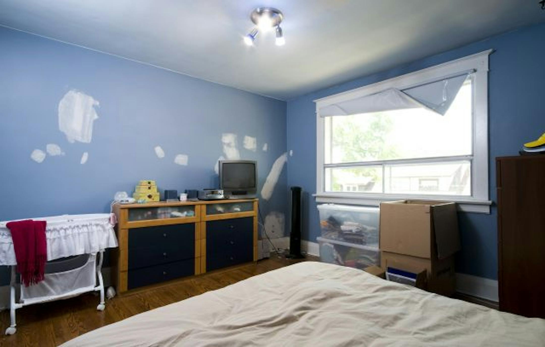 Jeff and Tamara needed a way to spruce up their bland, boring and very blue bedroom.