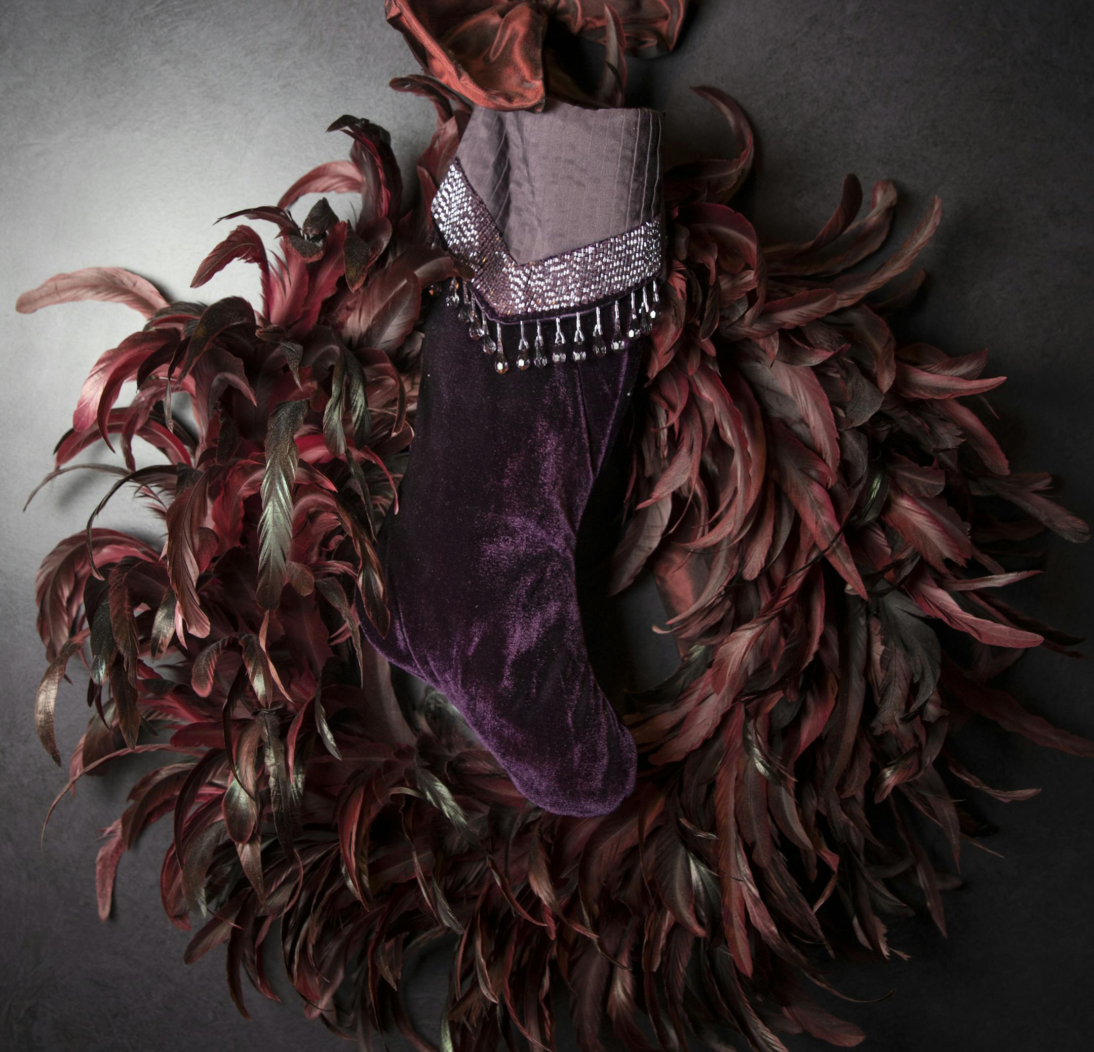 A unique feather wreath in a bathroom at Bonnie McGrath's house in Edina, Minn., on Friday, December 1, 2017. ] RENEE JONES SCHNEIDER • renee.jones@startribune.com