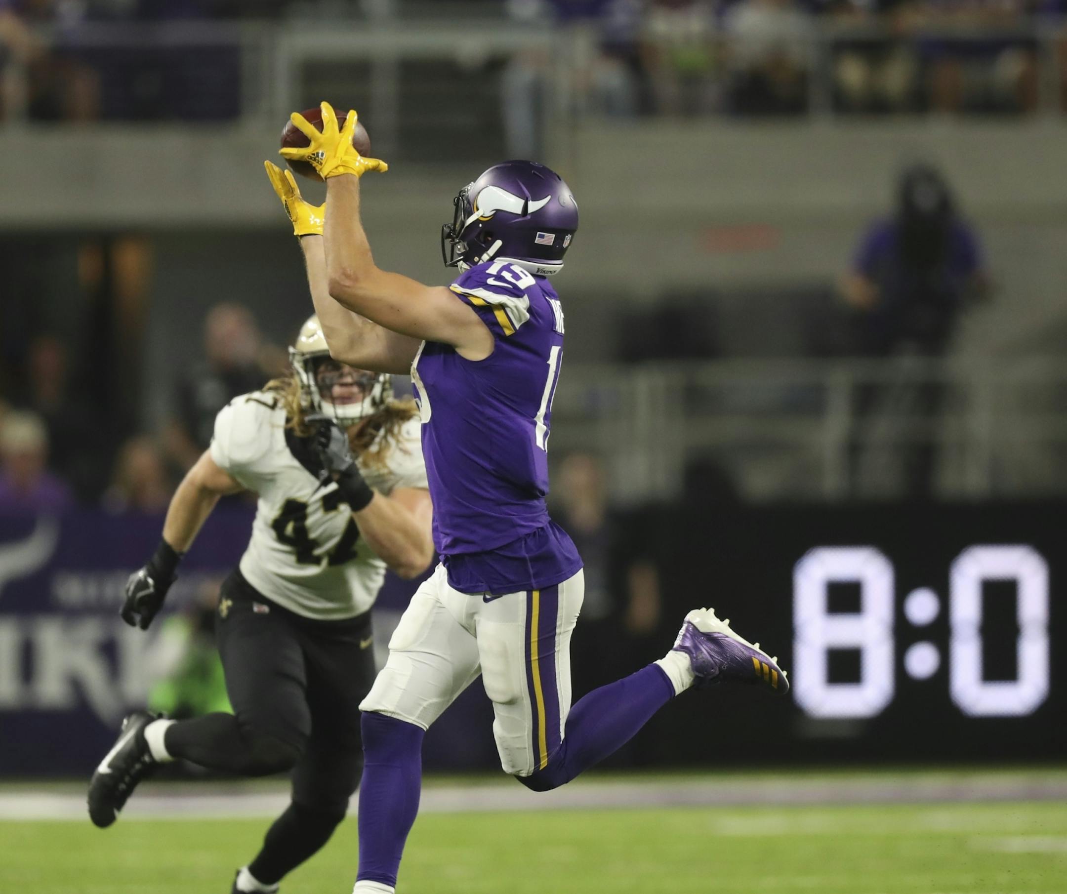 Minnesota Vikings wide receiver Adam Thielen (19) caught a 24 yard pass in the third quarter.