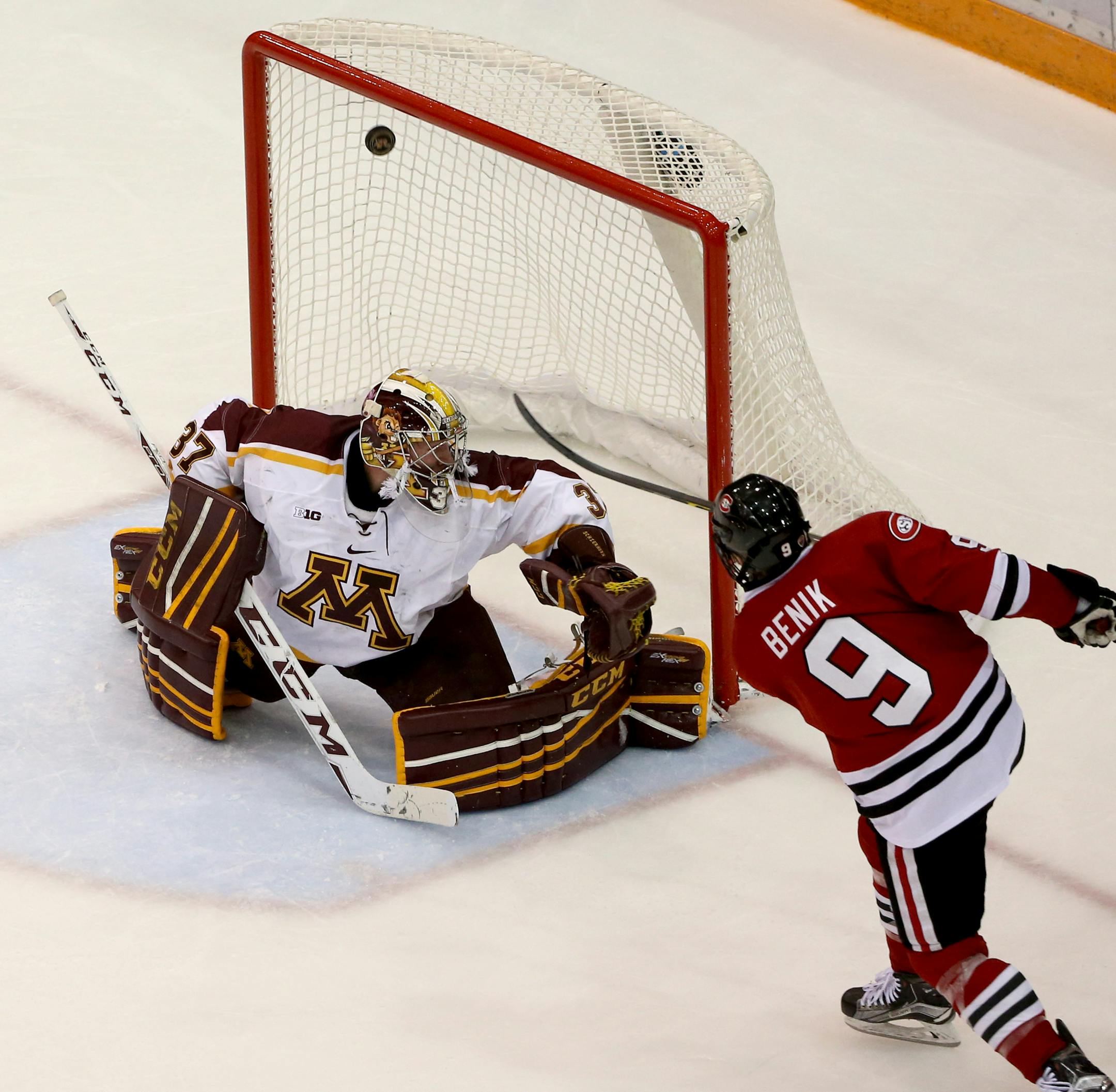 St. Cloud State's Joey Benik scored a goal on Gophers' goaltender Eric Schierhorn to take the lead during the third period.