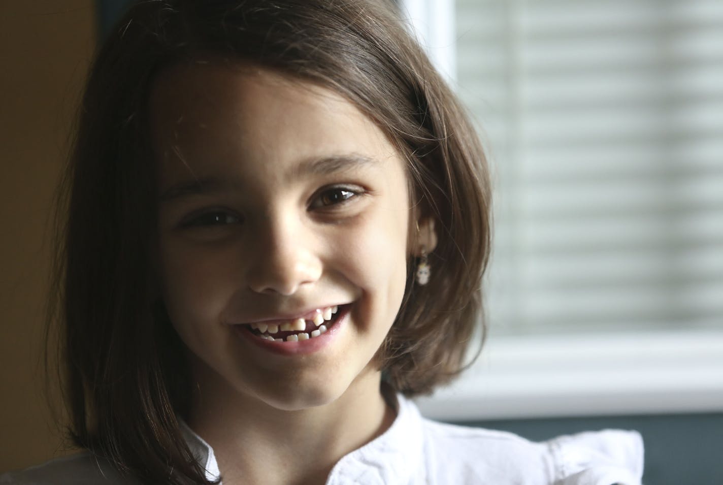 Maddie Hanstad, 6, had a very loose tooth in her home in Apple Valley, Min., Saturday, June 8, 2013. She plans on putting the tooth under her pillow for the Tooth Fairy. ] (KYNDELL HARKNESS/STAR TRIBUNE) kyndell.harkness@startribune.com