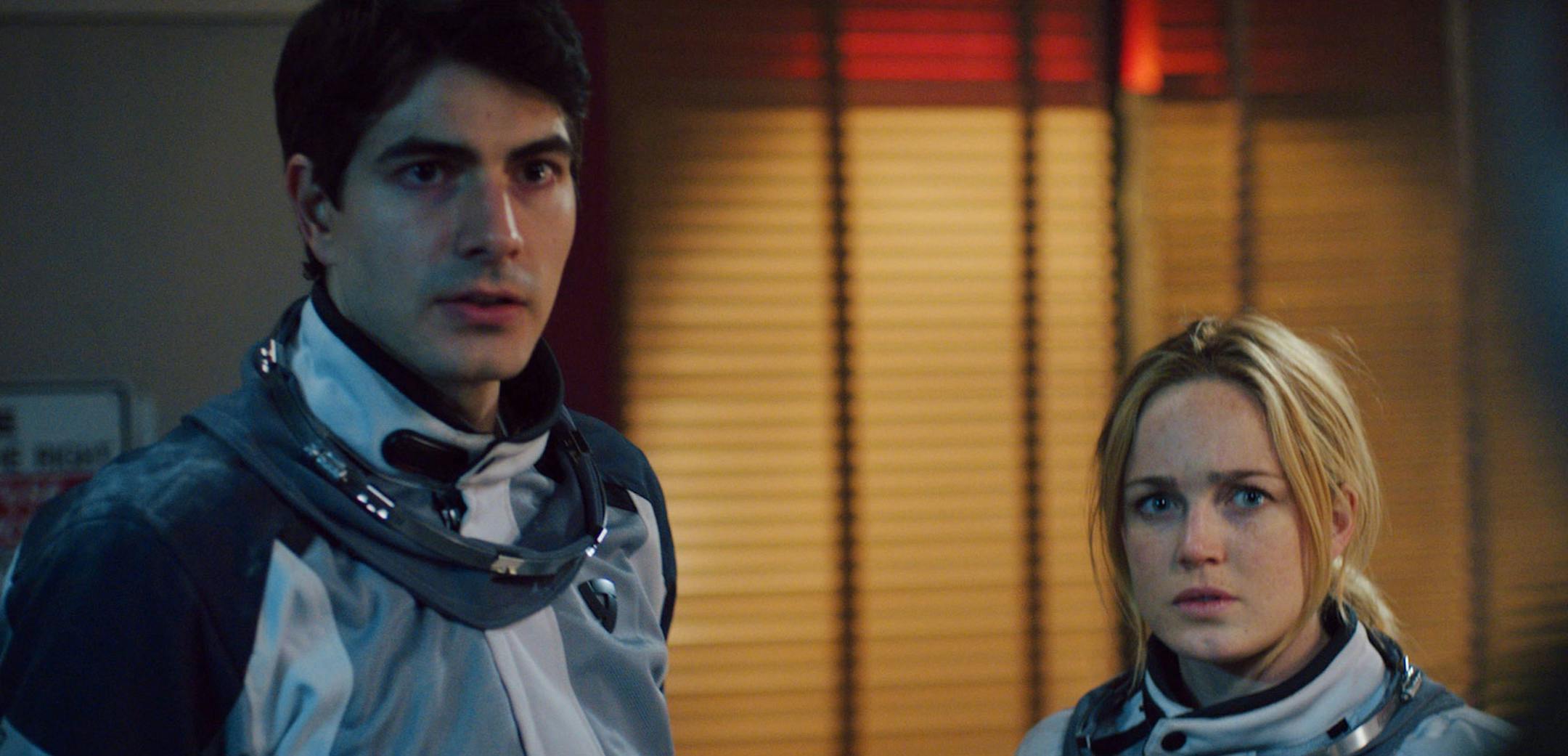 Brandon Routh and Caity Lotz in "400 Days."