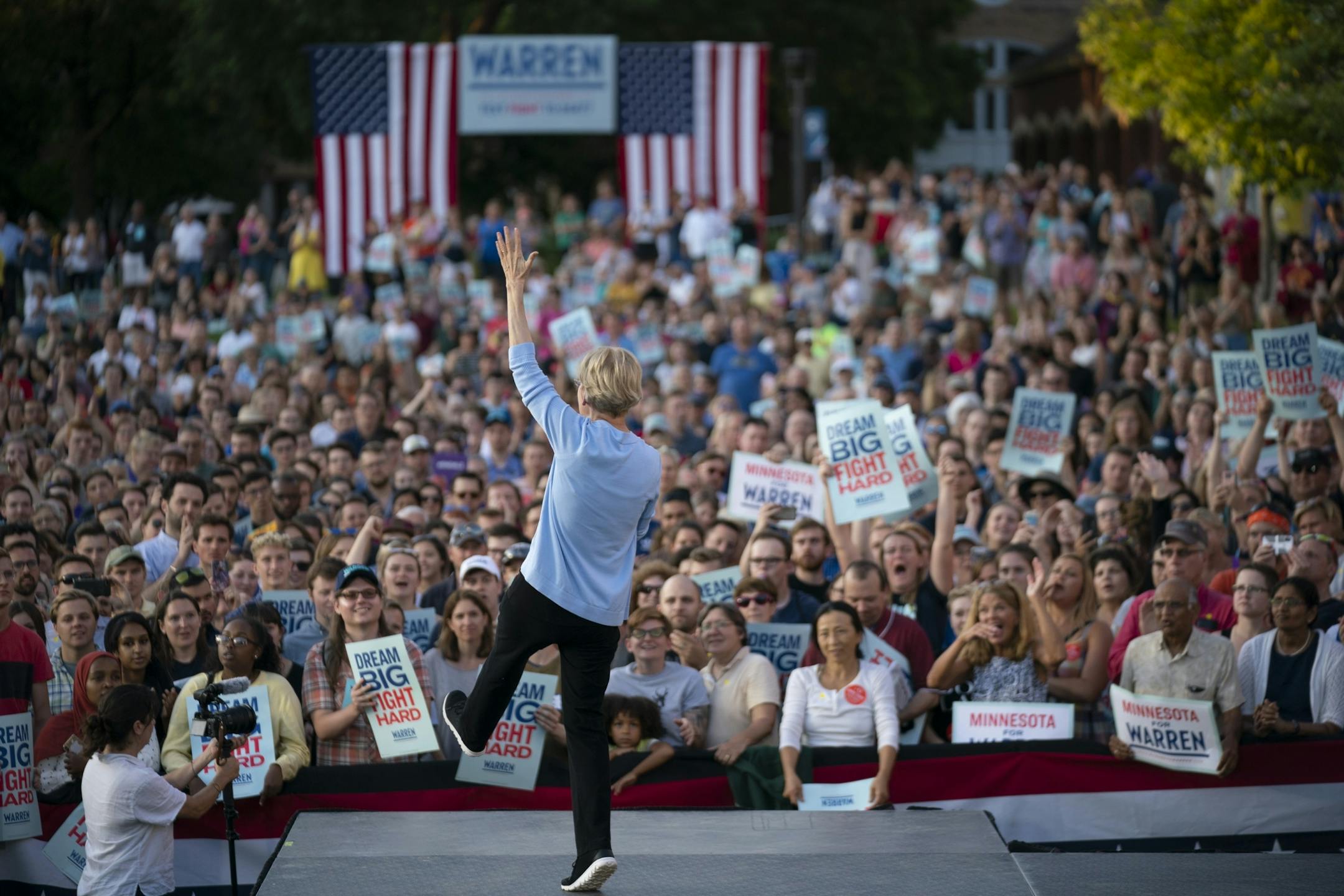 Sen. Elizabeth Warren acknowledge the crowd as she concluded her Town Hall at Macalester College Monday evening.