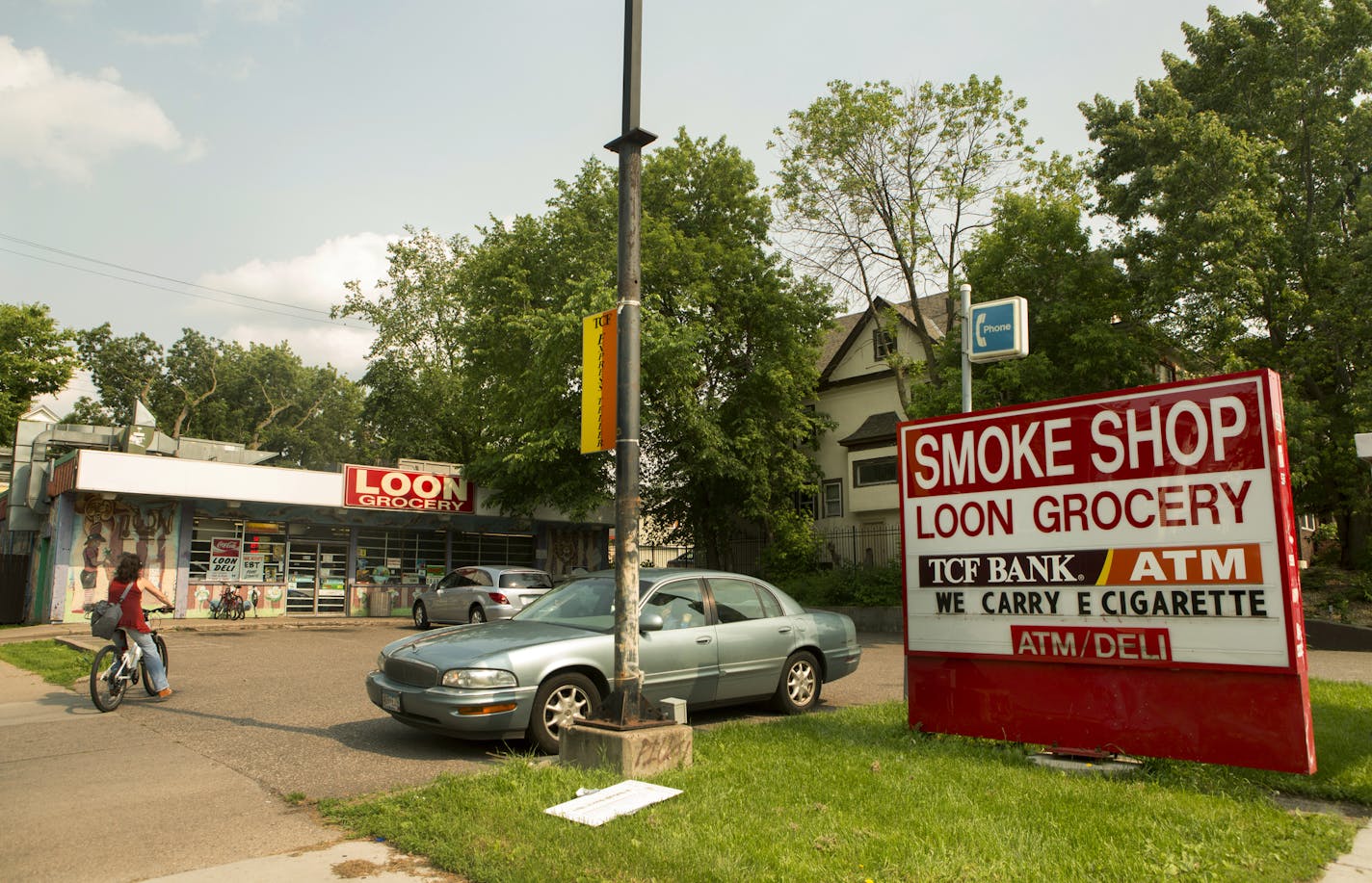 Flavored cigars are for sale at Loon Grocery and Deli in Minneapolis, Minn., Monday, June 8, 2015. The Minneapolis City Council began discussing a proposal today to restrict the sale of flavored cigars to tobacco shops and sets a minimum price for cigars sold in all stores. The move is aimed at reducing youth tobacco use.] KAYLEE EVERLY kaylee.everly@startribune.com