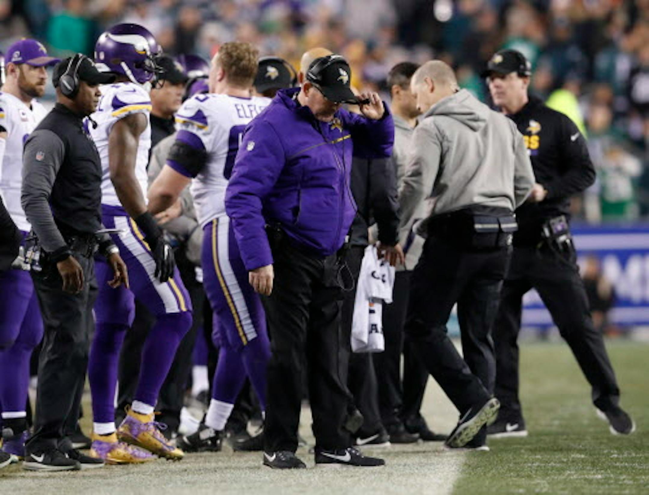 Vikings coach Mike Zimmer looked down on the sidelines in the third as the Philadelphia Eagles built a commanding lead in Sunday's NFC Championship Game at Lincoln Financial Field.