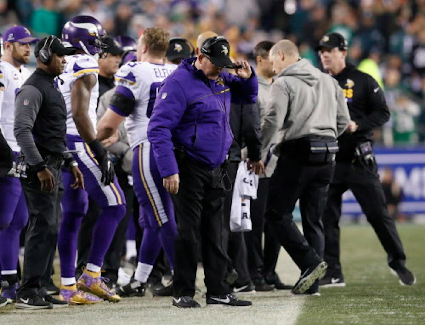 Vikings coach Mike Zimmer looked down on the sidelines in the third as the Philadelphia Eagles built a commanding lead in Sunday's NFC Championship Game at Lincoln Financial Field.