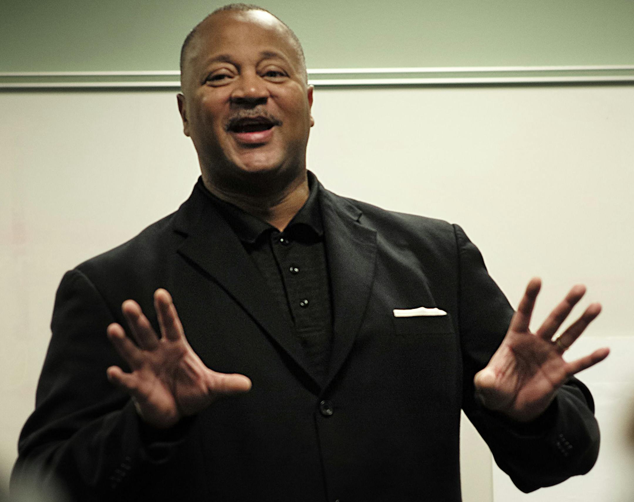 At the Ridgedale Library in Minnetonka, Hennepin County Sheriff candidate Eddie Frizell addressed H.C. Sheriff's deficiencies and how he could improve on morale in the department .] Richard Tsong-Taatarii/rtsong- taatarii@startribune.com