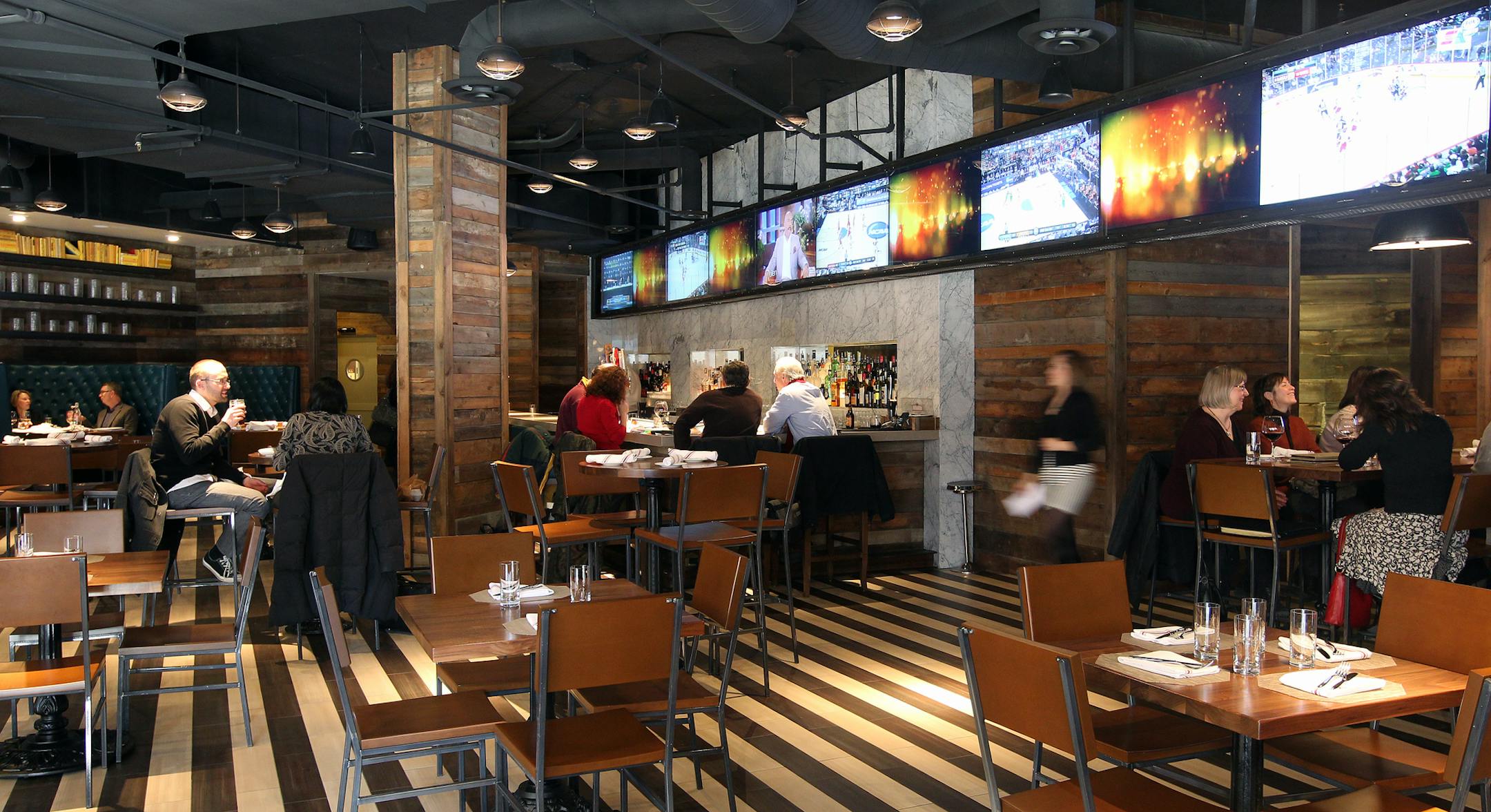 Beacon Public House at the Commons Hotel [ STAR TRIBUNE/TOM WALLACE Assignments #20028210A March 21, 2013 SLUG 95499 rn032813 EXTRA INFORMATION restaurant review, Visits to Beacon Public House at the Commons Hotel and Prairie Kitchen and Bar at the Hyatt Regency Hotel. ORG XMIT: MIN1303221318170425