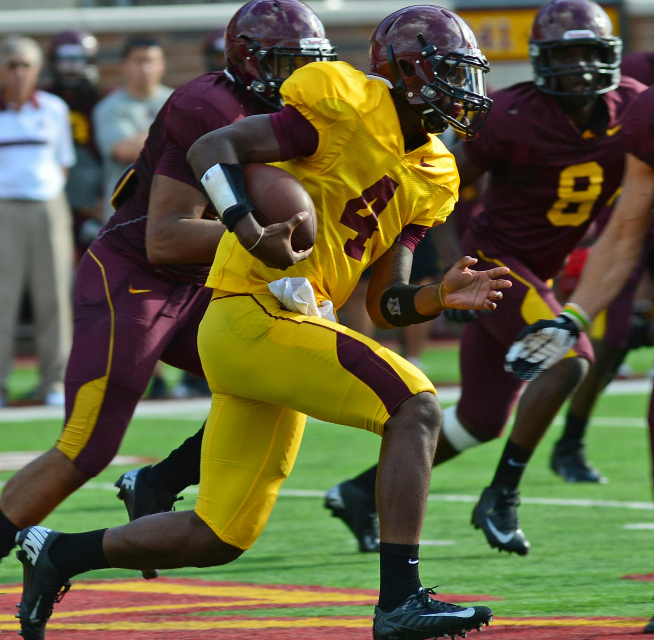 The University of Minnesota Gophers football team scrimmaged at TCF Bank Stadium on Saturday afternoon August 10, 2013 in Minneapolis, Minn. 4 Donovahn Jones (WR/QB) brooke away on this run during the scrimmage. ] Richard.Sennott@startribune.com Richard Sennott/Star Tribune Minneapolis, Minnesota Saturday 8/10/13) ** (cq) ORG XMIT: MIN1308101932070991