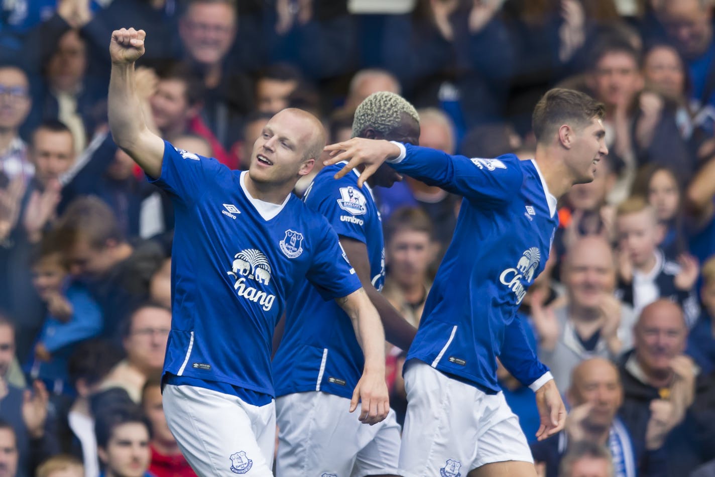 Everton's Steven Naismith, left, is congratulated by teammates after scoring his first goal against Chelsea during the English Premier League soccer match between Everton and Chelsea at Goodison Park Stadium, Liverpool, England, Saturday Sept. 12, 2015. (AP Photo/Jon Super)