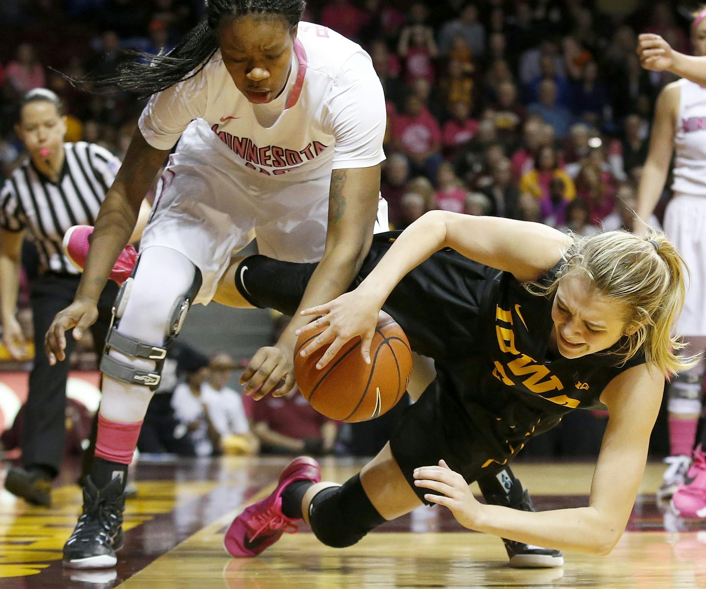 Karley Barnes (32) and Ally Disterhoft (2) fought for a loose ball in the third quarter. ] CARLOS GONZALEZ cgonzalez@startribune.com - February 15, 2016, Minneapolis, MN, Williams Arena, NCAA, University of Minnesota Women's Gophers Basketball, Minnesota vs. Iowa Hawkeyes