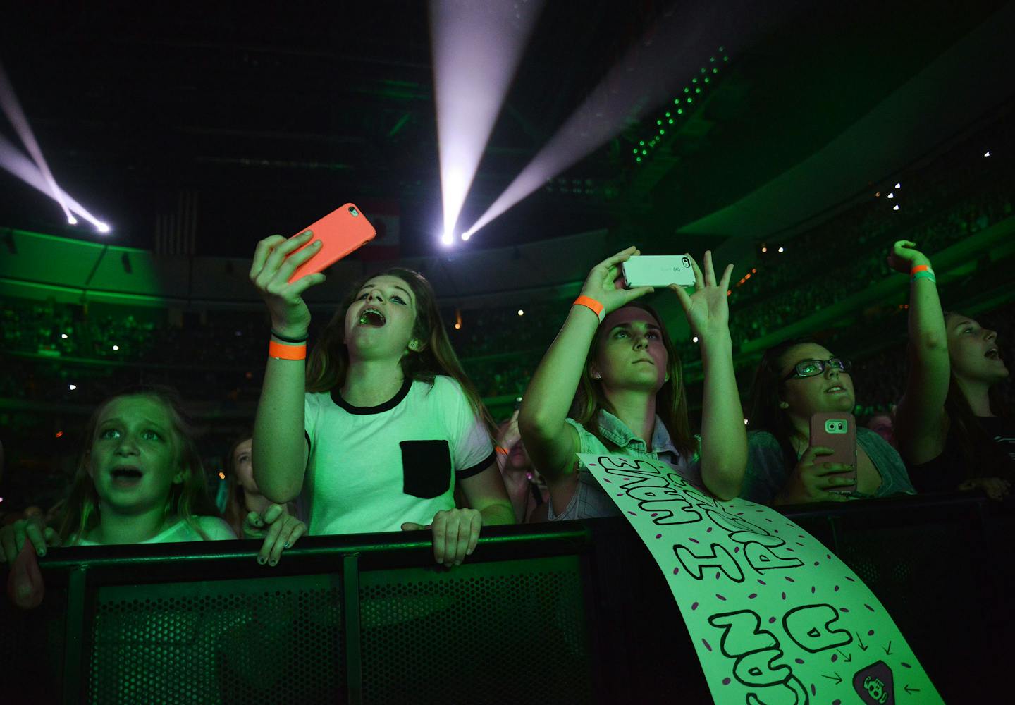 Fans watched as 5 Seconds of Summer performed at Xcel Energy Center in St. Paul, Minn. on Friday July 31, 2015. ] RACHEL WOOLF &#xb7; rachel.woolf@startribune.com