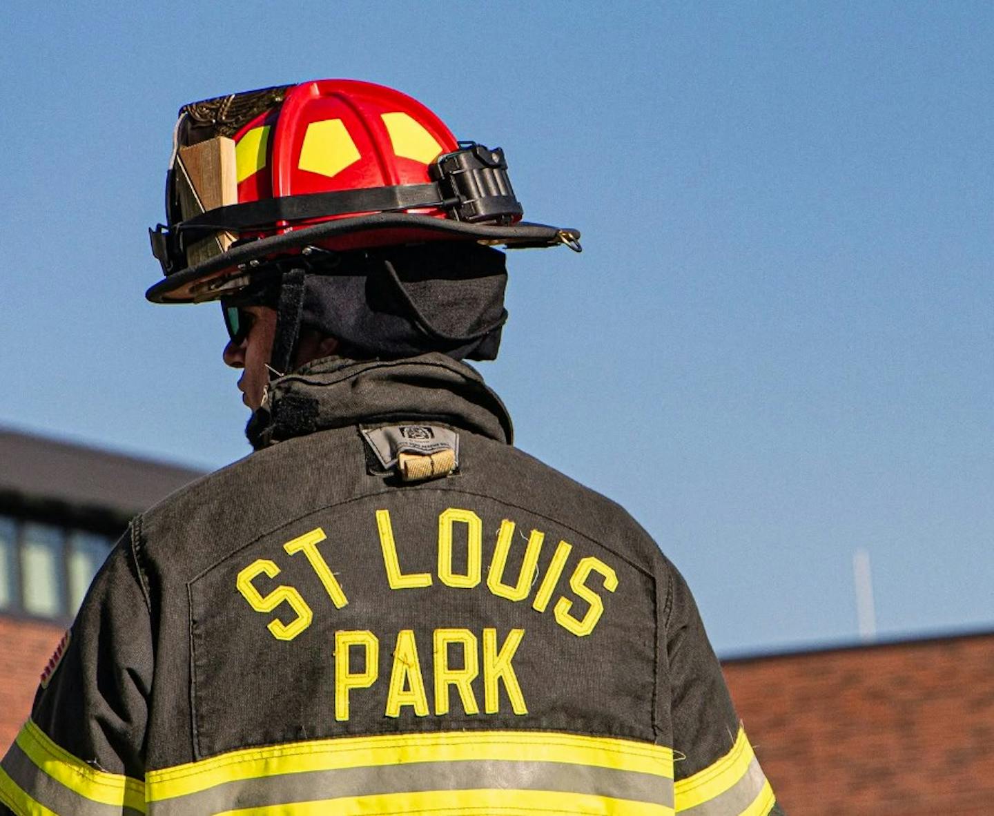 About 90units destroyed in fire St. Louis Park apartment complex