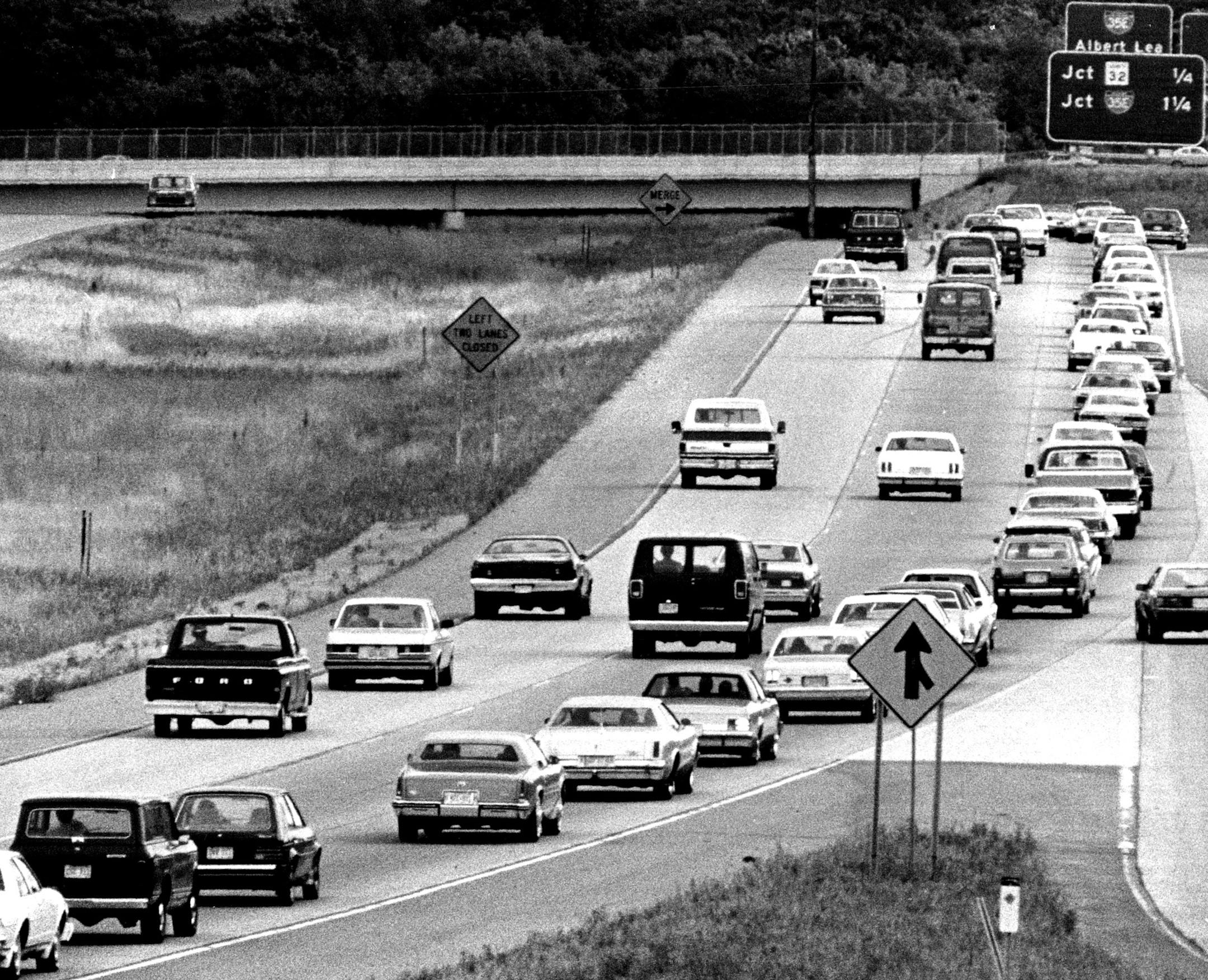 August 9, 1982 Southbound Cedar Av. Traffic merge into one lane at cliff Road. Darlene Pfister, Minneapolis Star Tribune