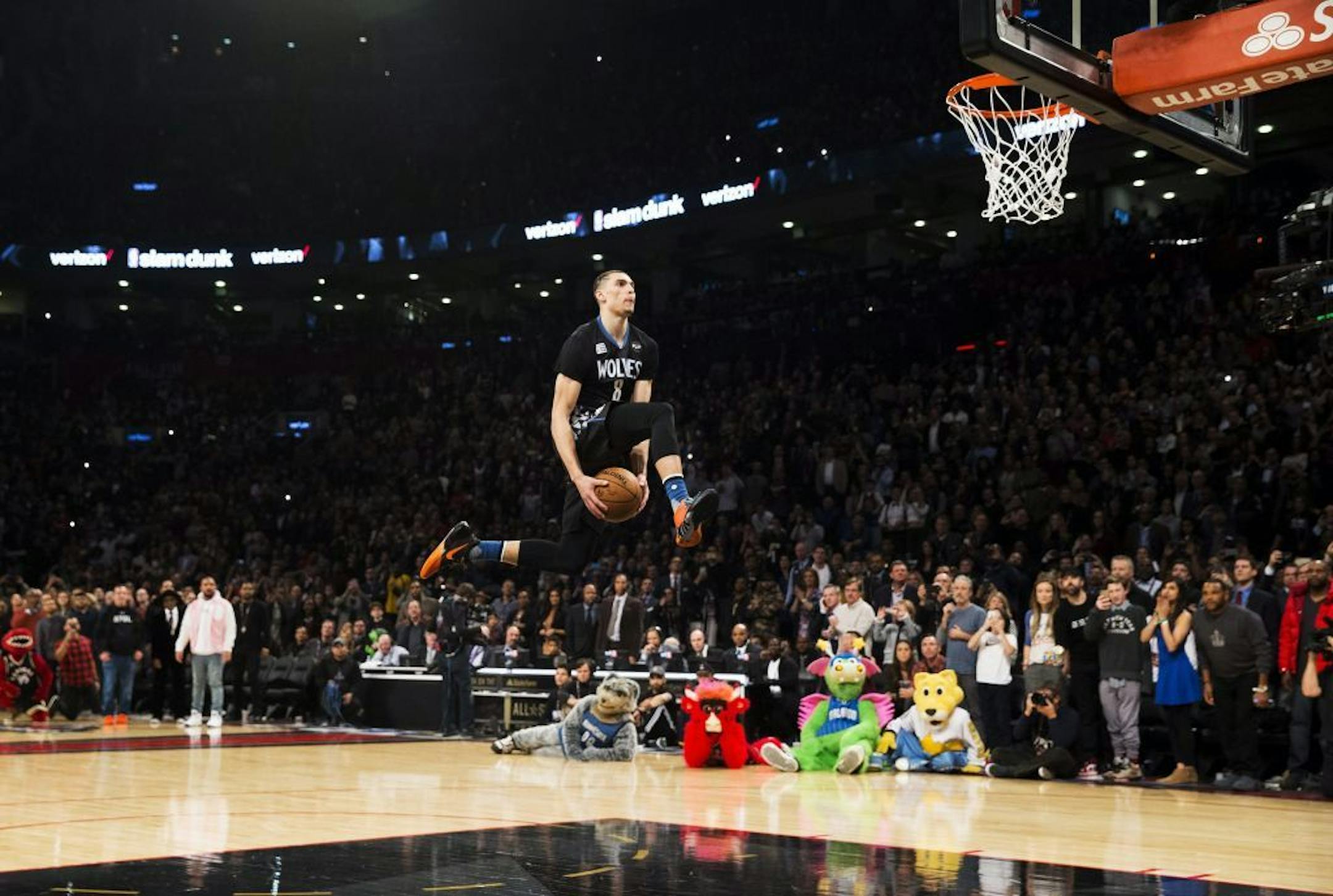 Minnesota Timberwolves' Zach LaVine slam dunks the ball during the NBA all-star skills competition in Toronto on Saturday, Feb. 13, 2016. (Mark Blinch/The Canadian Press via AP) MANDATORY CREDIT