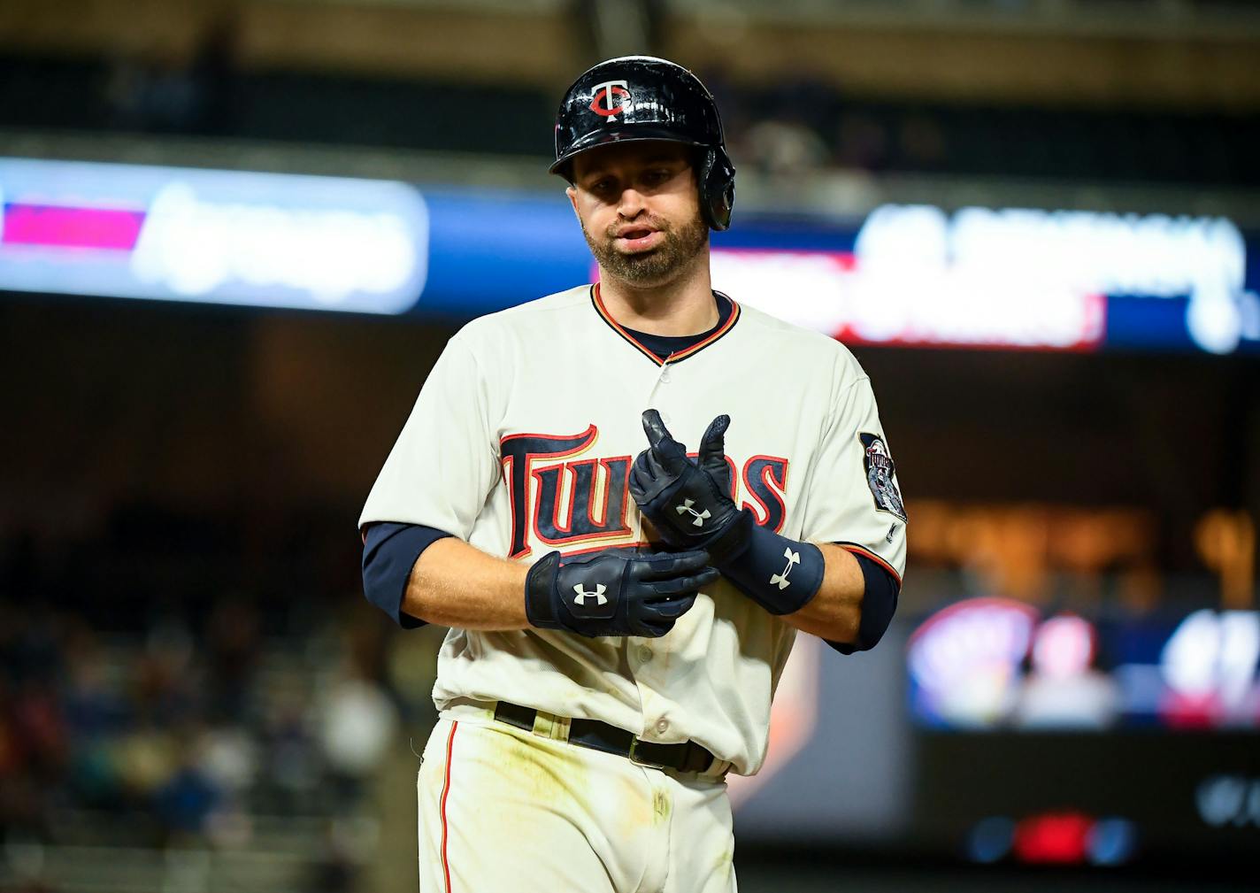 Minnesota Twins second baseman Brian Dozier (2) reacted after flying out to end the bottom of the seventh inning against the Houston Astros. ] AARON LAVINSKY &#xef; aaron.lavinsky@startribune.com The Minnesota Twins played the Houston Astros on Tuesday, May 30, 2017 at Target Field in Minneapolis, Minn.
