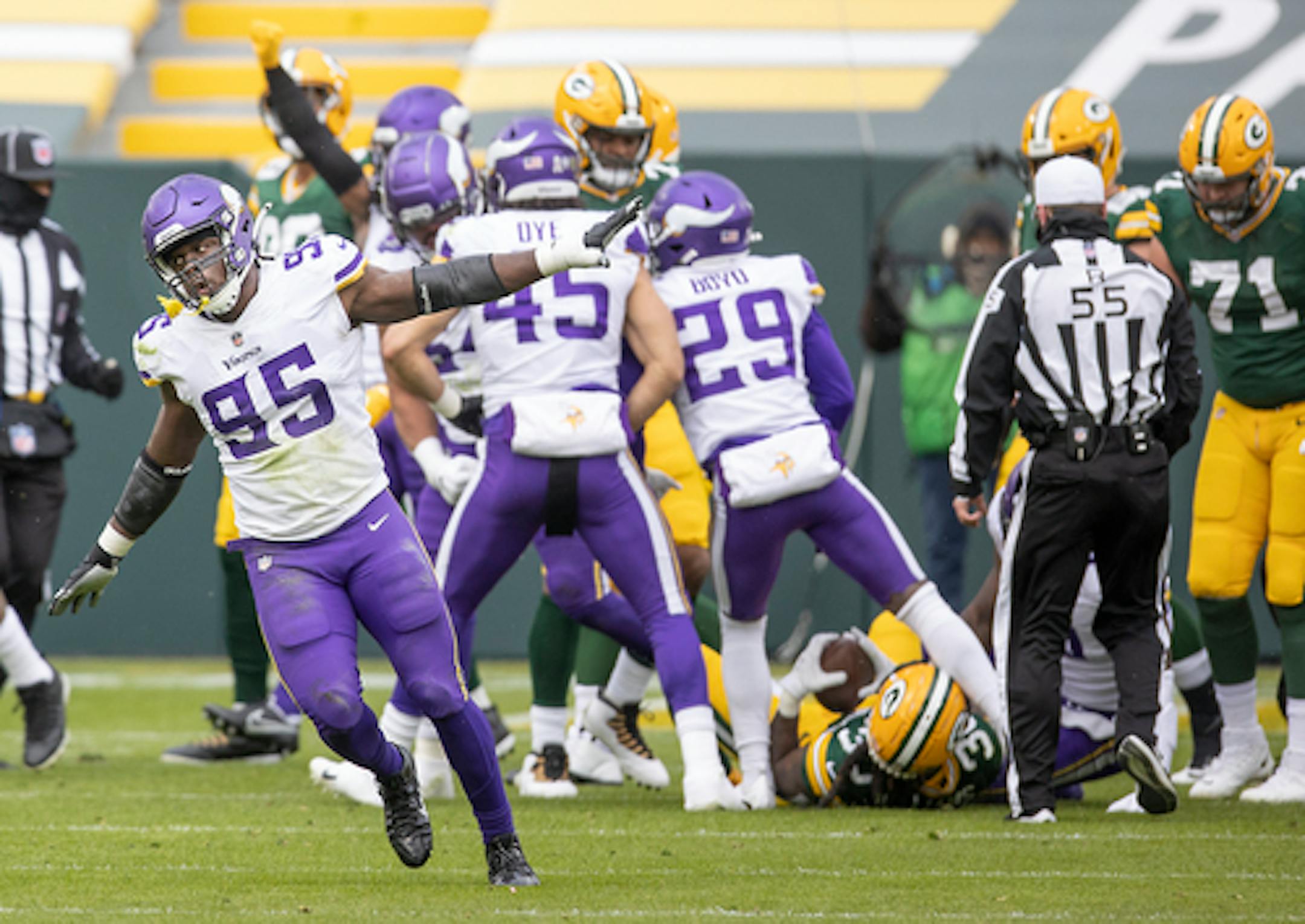 Minnesota Vikings defensive end Ifeadi Odenigbo celebrated stopping Green Bay Packers running back Jamaal Williams on fourth down in the second quarter.   ]  ELIZABETH FLORES • liz.flores@startribune.com