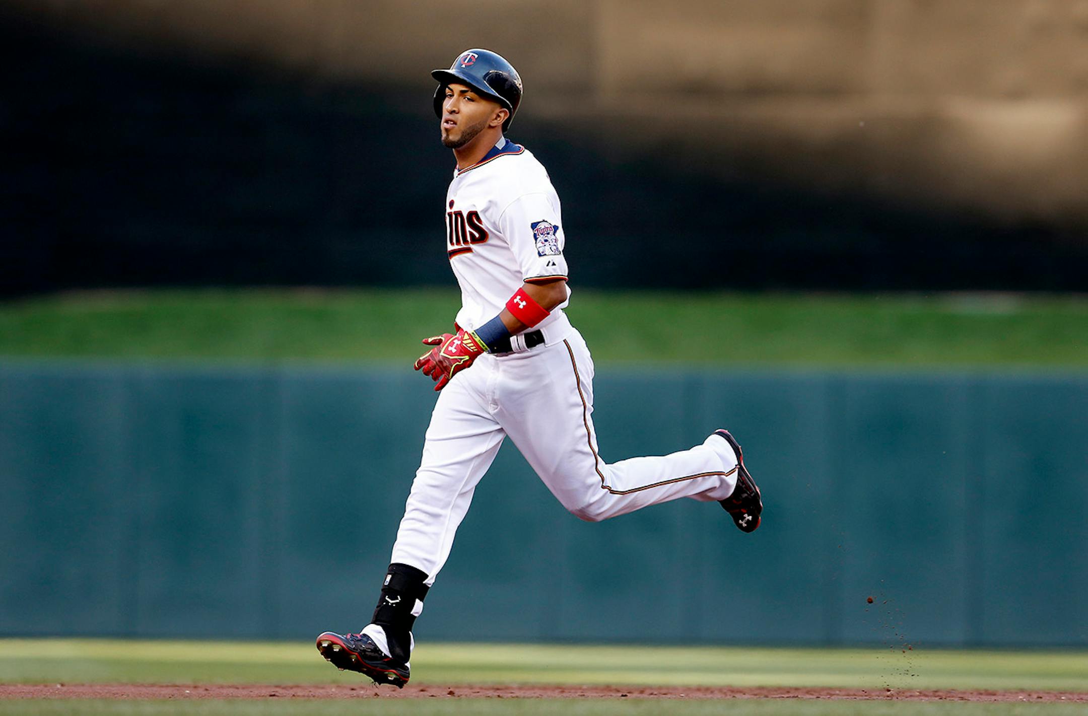 Eddie Rosario (20) rounded the bases after hitting a home run in the first inning.