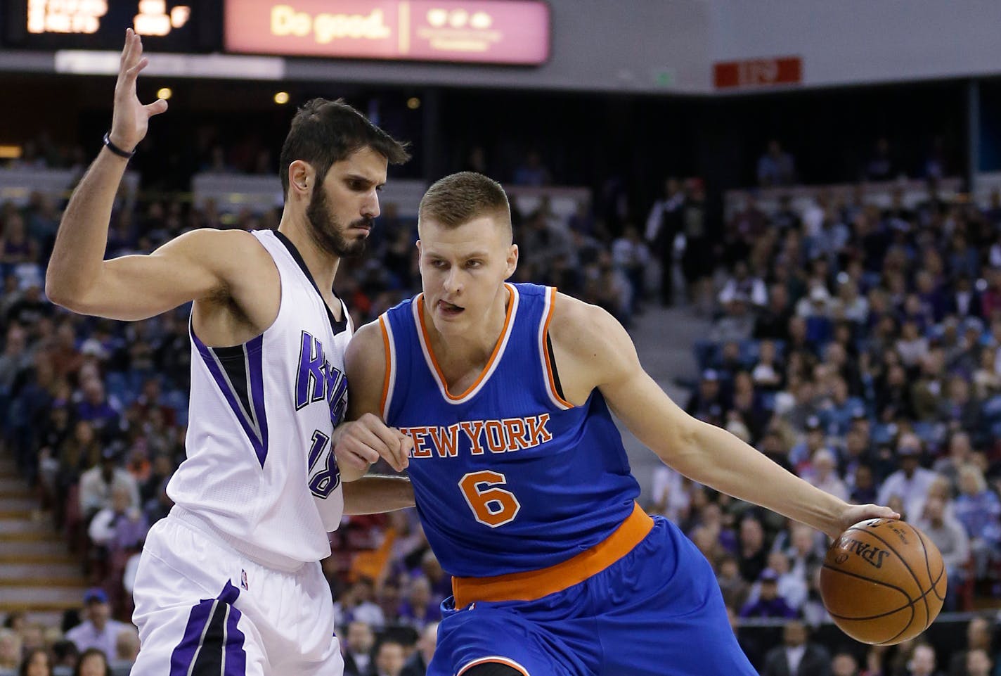 New York Knicks forward Kristaps Porzingis, right,of Latvia, drives against Sacramento Kings forward Omri Casspi, of Israel, during the first quarter of an NBA basketball game in Sacramento, Calif., Thursday, Dec. 10, 2015. (AP Photo/Rich Pedroncelli)