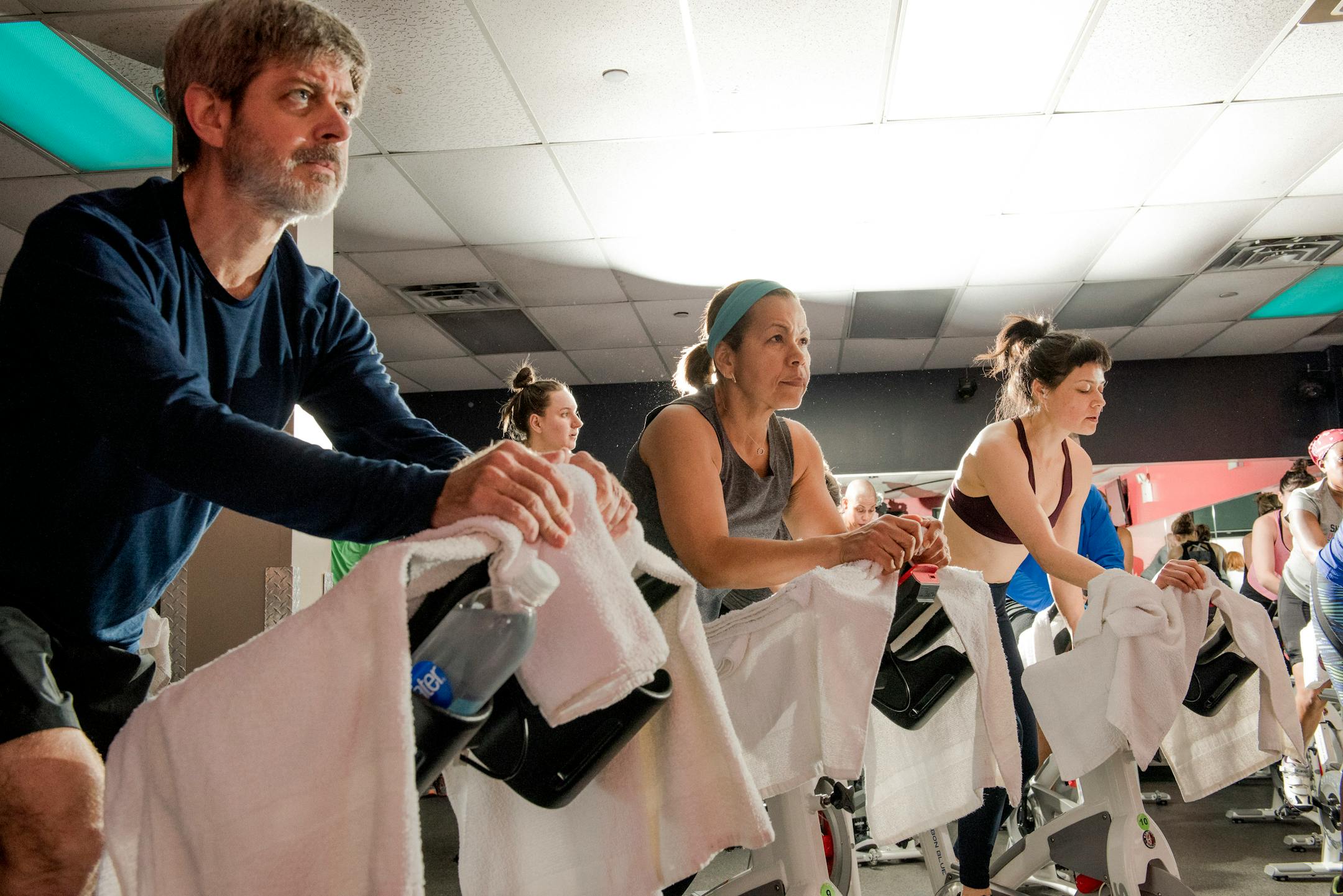 FILE ' A spin class in the Brooklyn neighborhood of New York, April 24, 2018. A May 2022 study found exercisers expel a shocking number of tiny aerosol particles when they are working hard. (George Etheredge/The New York Times)