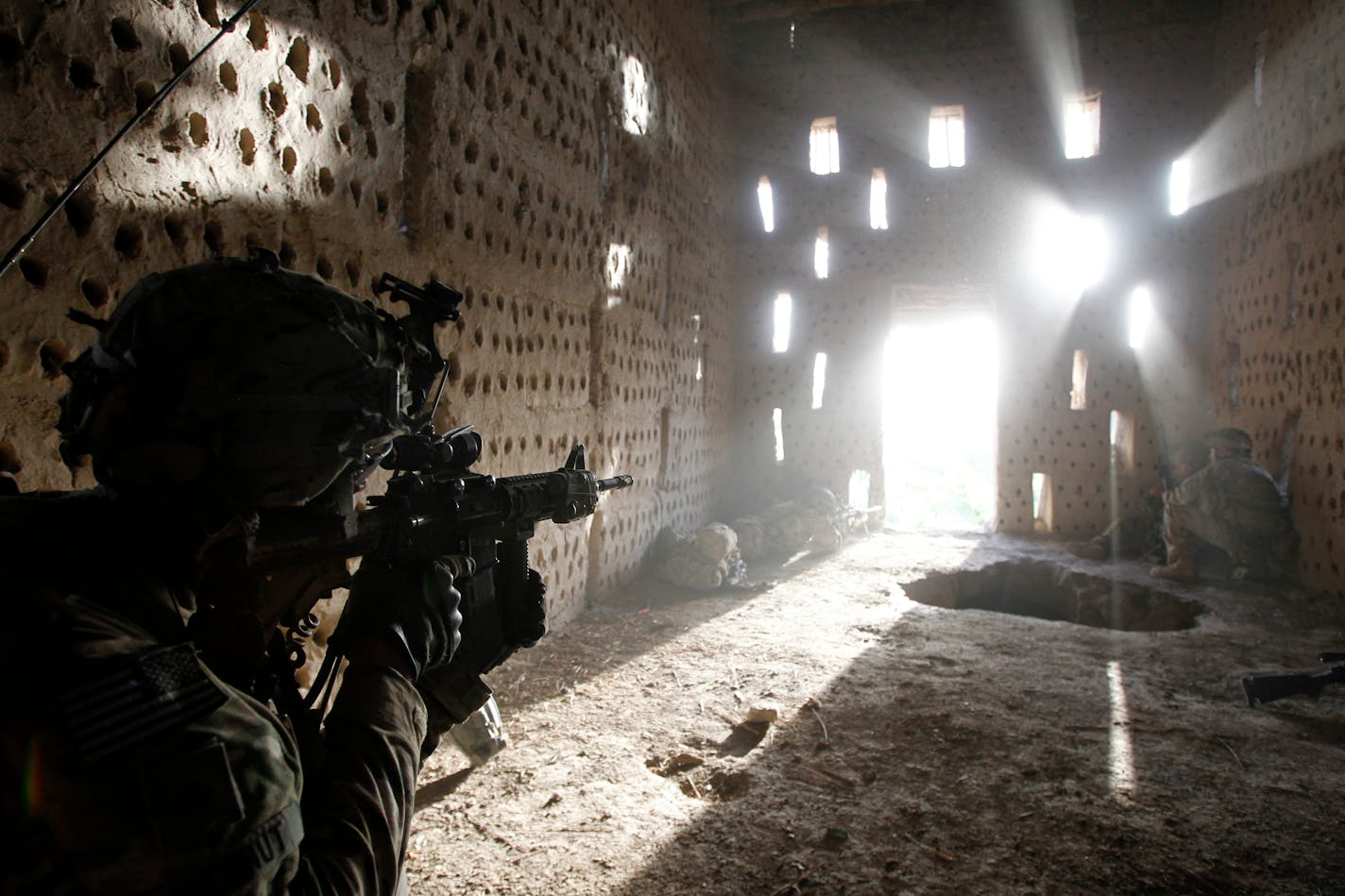 U.S. soldier Nicholas Dickhut from 5-20 infantry Regiment attached to 82nd Airborne points his rifle at a doorway after coming under fire by the Taliban while on patrol in Zharay district in Kandahar province, southern Afghanistan April 26, 2012. REUTERS/Baz Ratner (AFGHANISTAN - Tags: MILITARY TPX IMAGES OF THE DAY) Northern Lights Project ORG XMIT: MIN2012111314311297