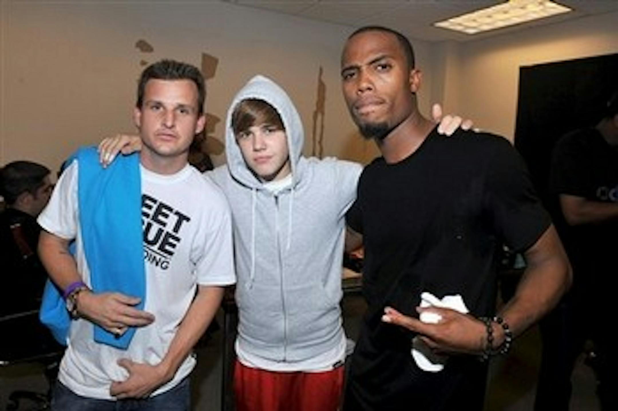 Dydrek and some pop-star-type guys