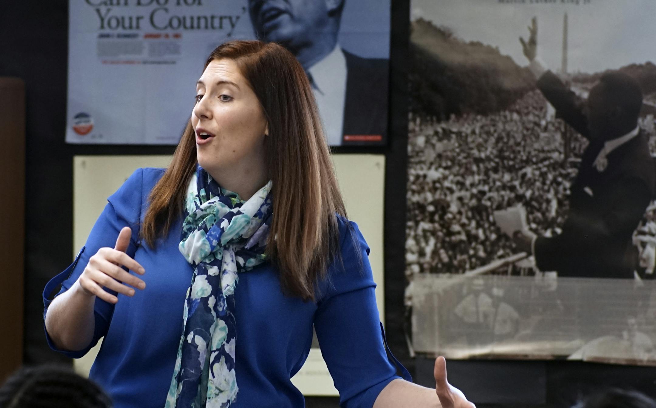 Erin Edwardian Stern gives pointers in her AP History class during a student debate on whether the USA lives up to the ideals of the Constitution.] Richard Tsong-Taatarii/rtsong-taatarii@startribune.com