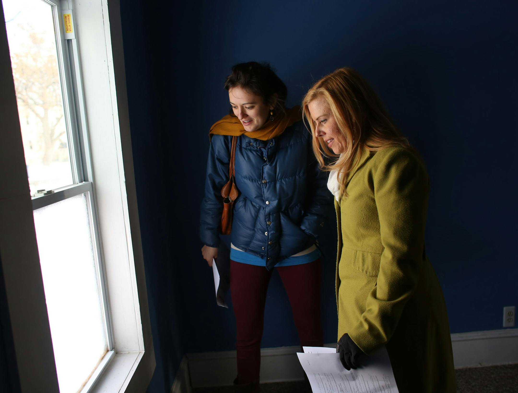 Real estate agent Emily Green, right, and potential home buyer Rishona Millard looked at some frost in one of the windows in a house for sale on 5th Ave S in Minneapolis Saturday, January 11, 2014. ] (KYNDELL HARKNESS/STAR TRIBUNE) kyndell.harkness@startribune.com