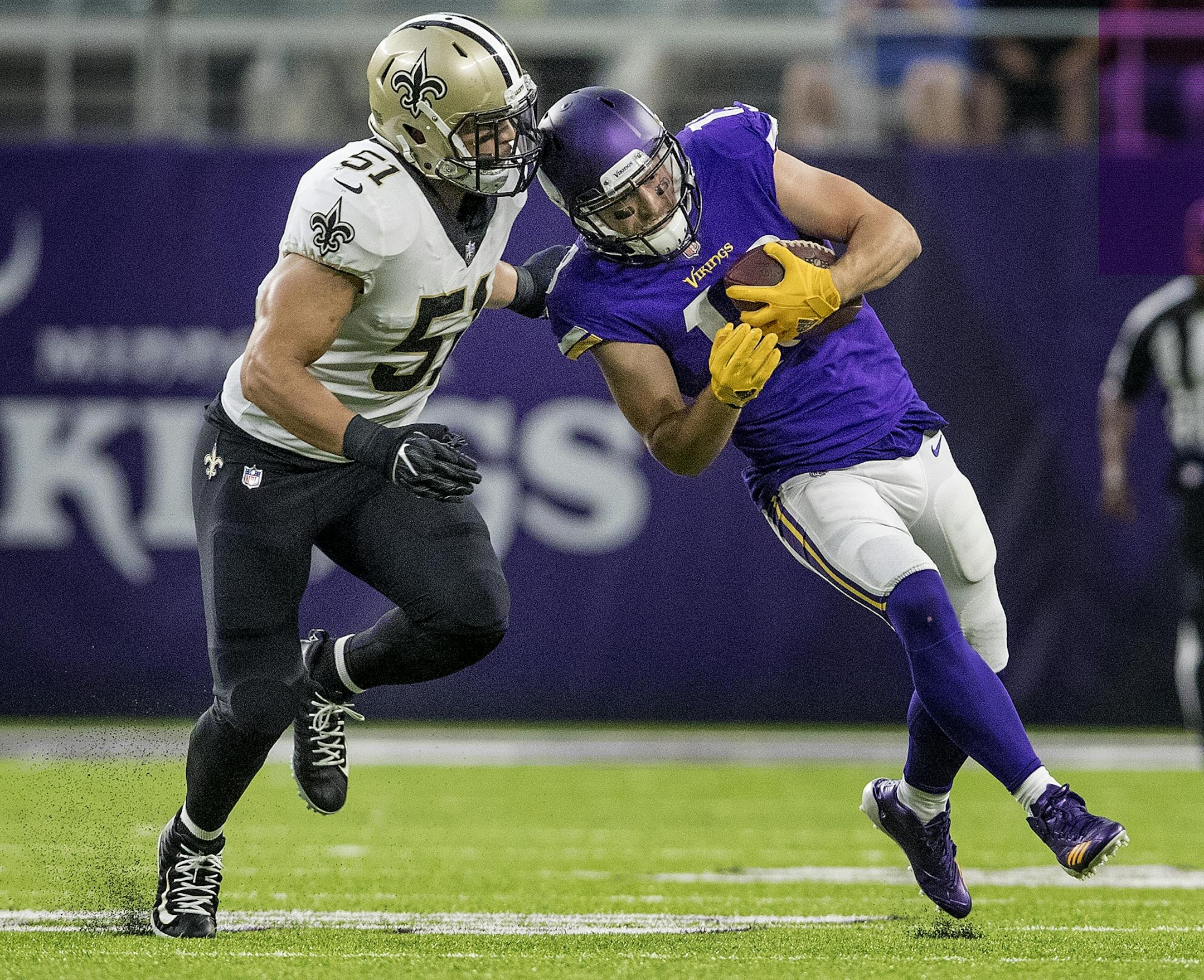Minnesota Vikings receiver Adam Thielen (19) made a 35-yard catch in the second quarter.