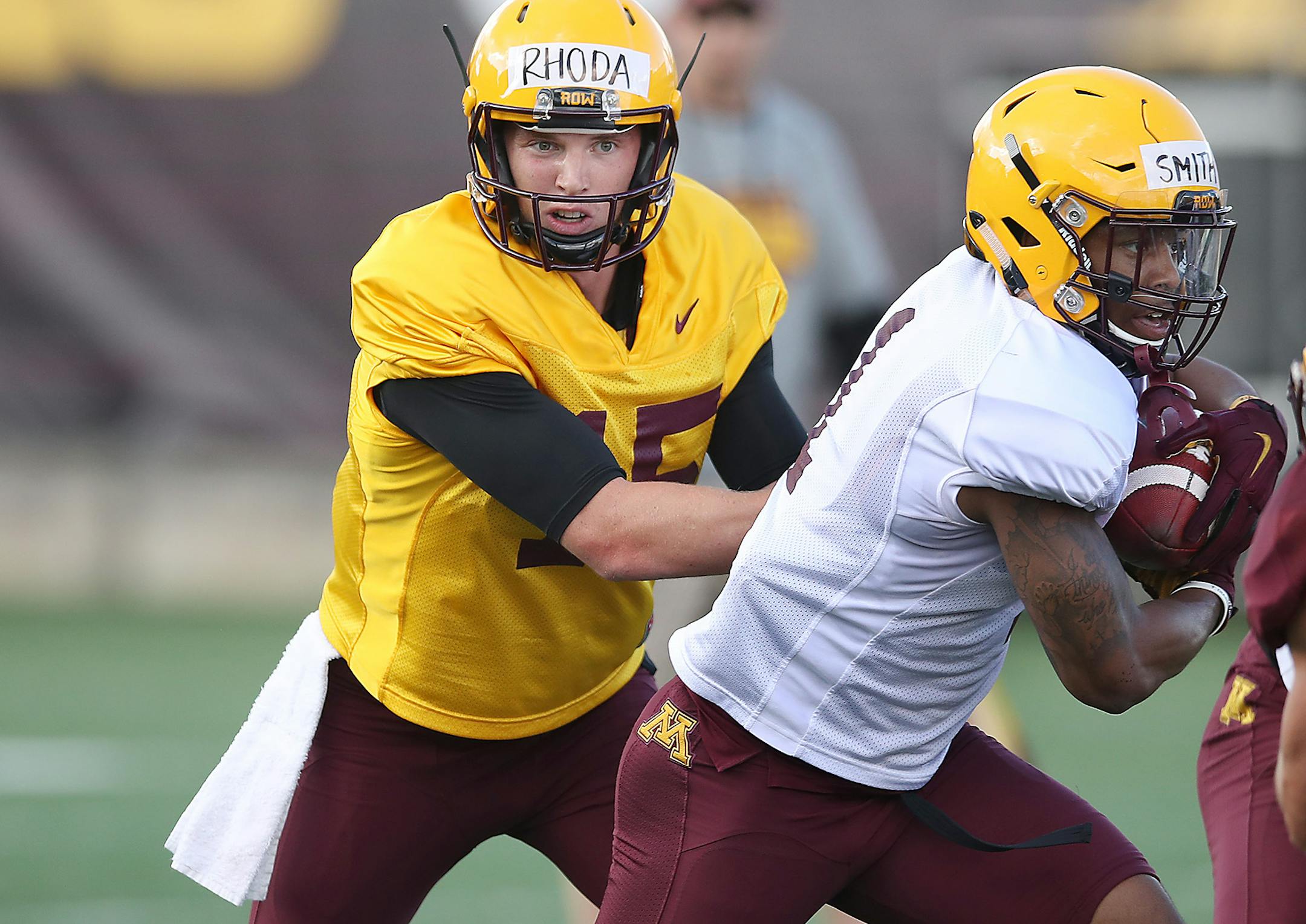 Quarterback Conor Rhoda handed the ball off to running back Rodney Smith as they ran a play during the Gophers football practice at Gibson-Nagurski Football Complex, Friday, August 4, 2017 in Minneapolis, MN. ] ELIZABETH FLORES ï liz.flores@startribune.com