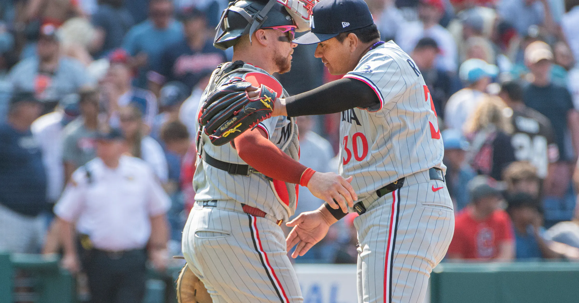 Neu aufgestelltes Pitching-Team der Minnesota Twins kämpft sich zum Sieg ...