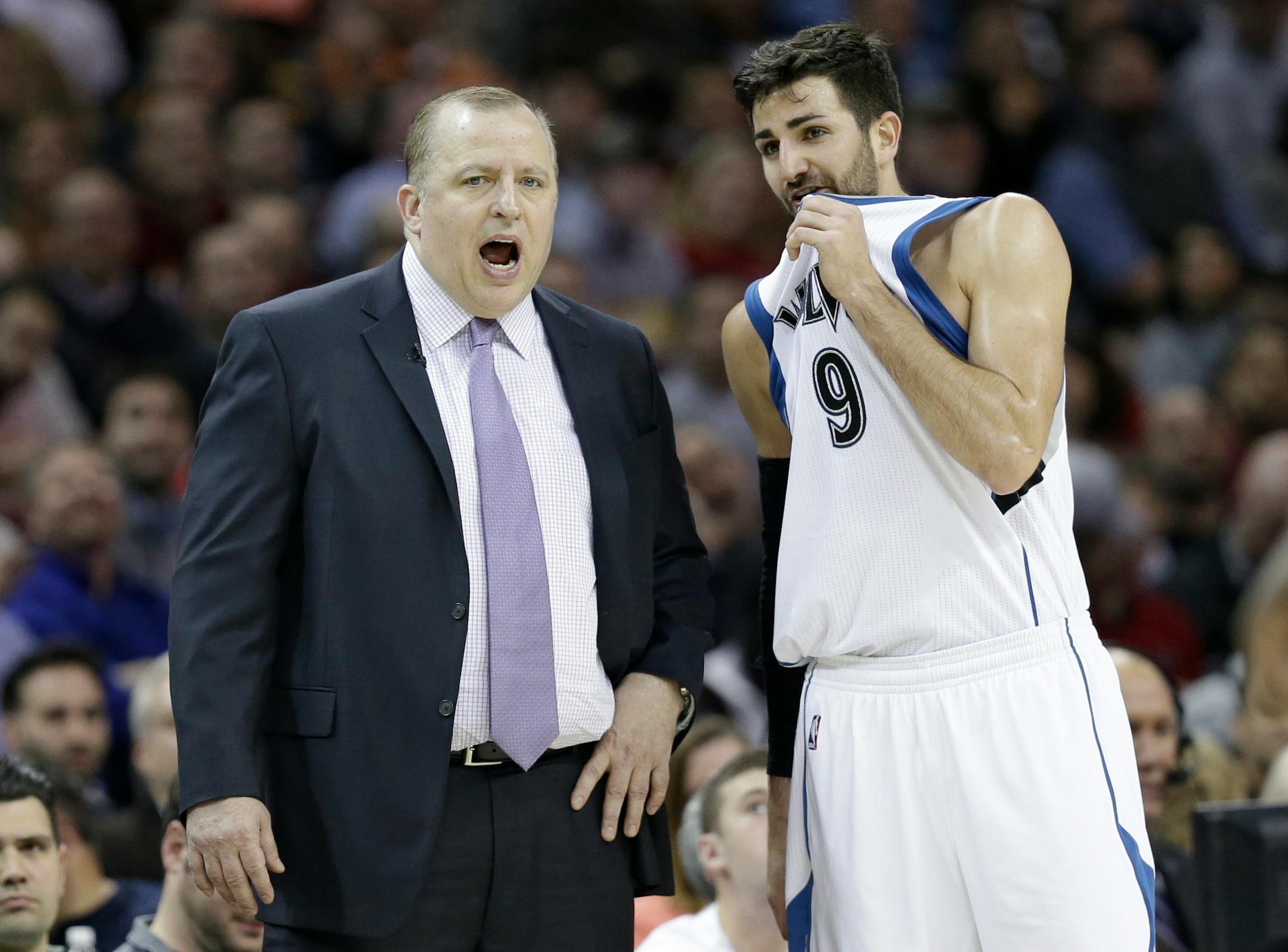 Timberwolves head coach Tom Thibodeau talks with Ricky Rubio earlier this month in a game against the Cavaliers.