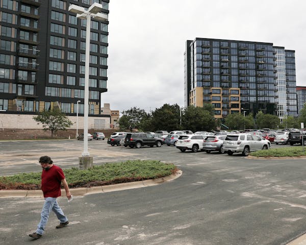 Developers want to build a condo tower on this Minneapolis lot but so far don't have access from the parkway to their ramp.