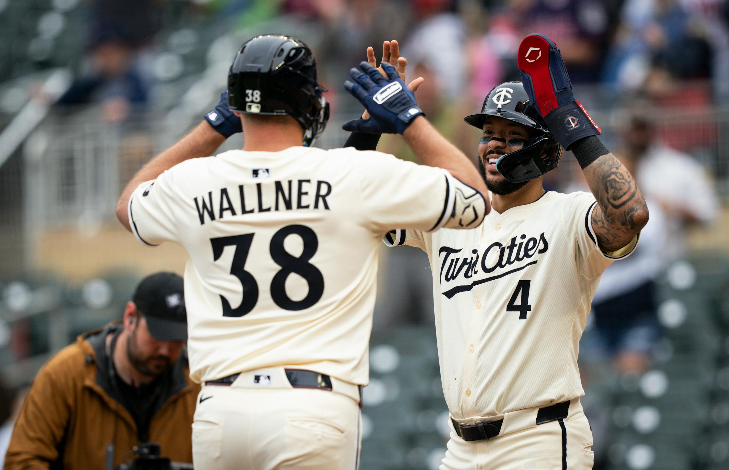 Twins power up for 10-1 victory over Seattle Mariners